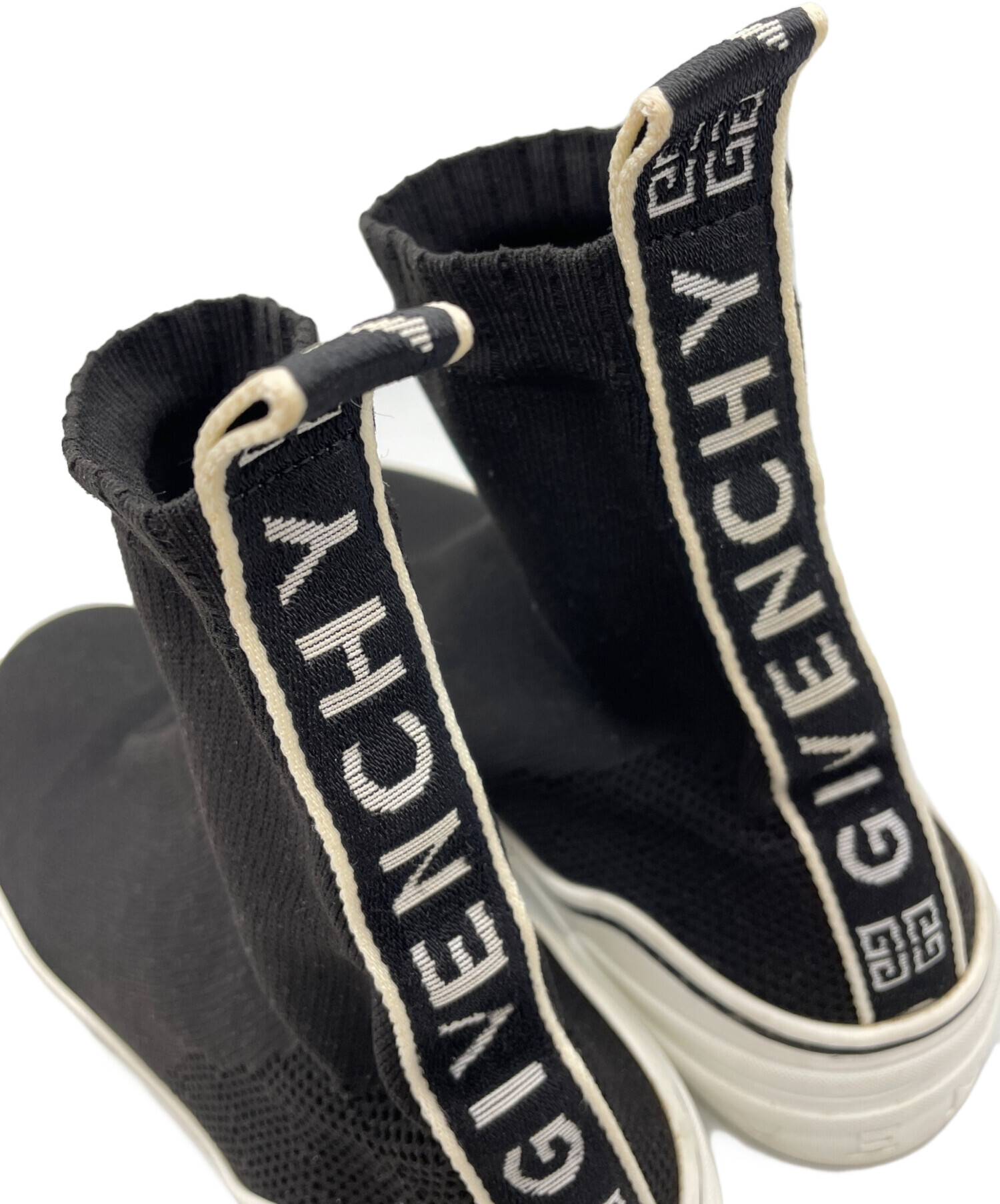 GIVENCHY ジバンシー 靴下 ロゴデザイン ソックス 4G ブラック　特価 GIVENCHY ジバンシー 靴下 ロゴデザイン ソックス 4G ブラック 特価 メンズ