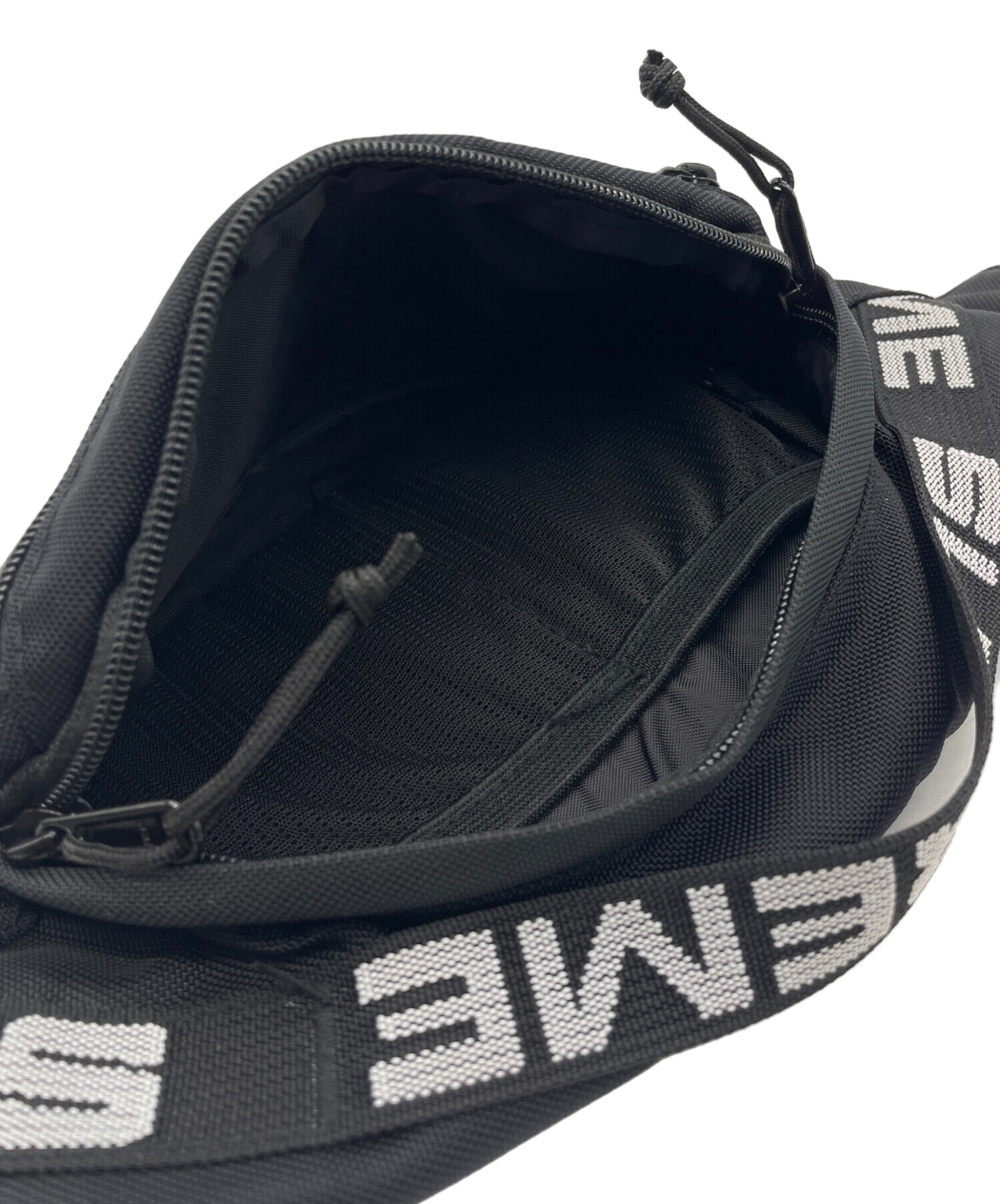 supreme シュプリームストライプ柄 ウエストバッグ 中古・古着通販】SUPREME (シュプリーム) ウエストバッグ ブラック