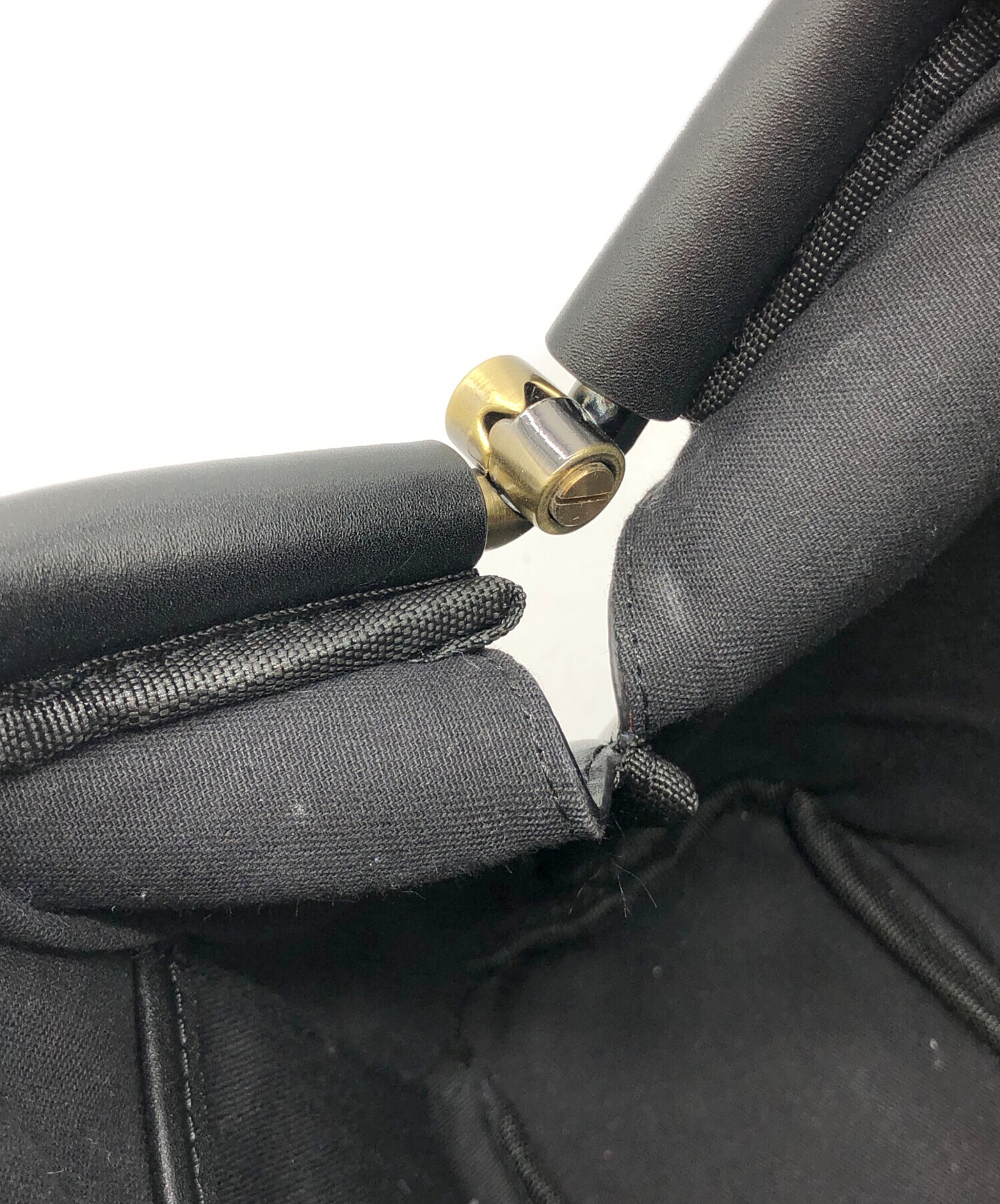 USED古着(ユーズドフルギ) OSOI レザーがま口ショルダーバック バッグ 中古・古着通販】OSOI (オソイ) がま口ショルダーバッグ ブラック