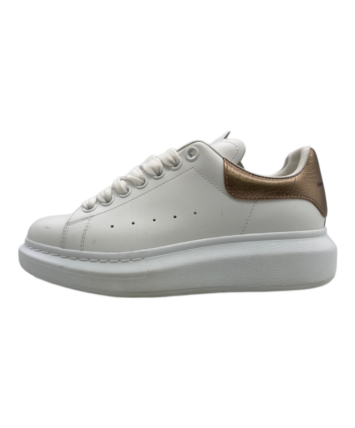 新品アレキサンダーマックイーン オーバーサイズドスニーカー LARRY ゴールド 中古・古着通販】ALEXANDER McQUEEN (アレキサンダーマックイーン