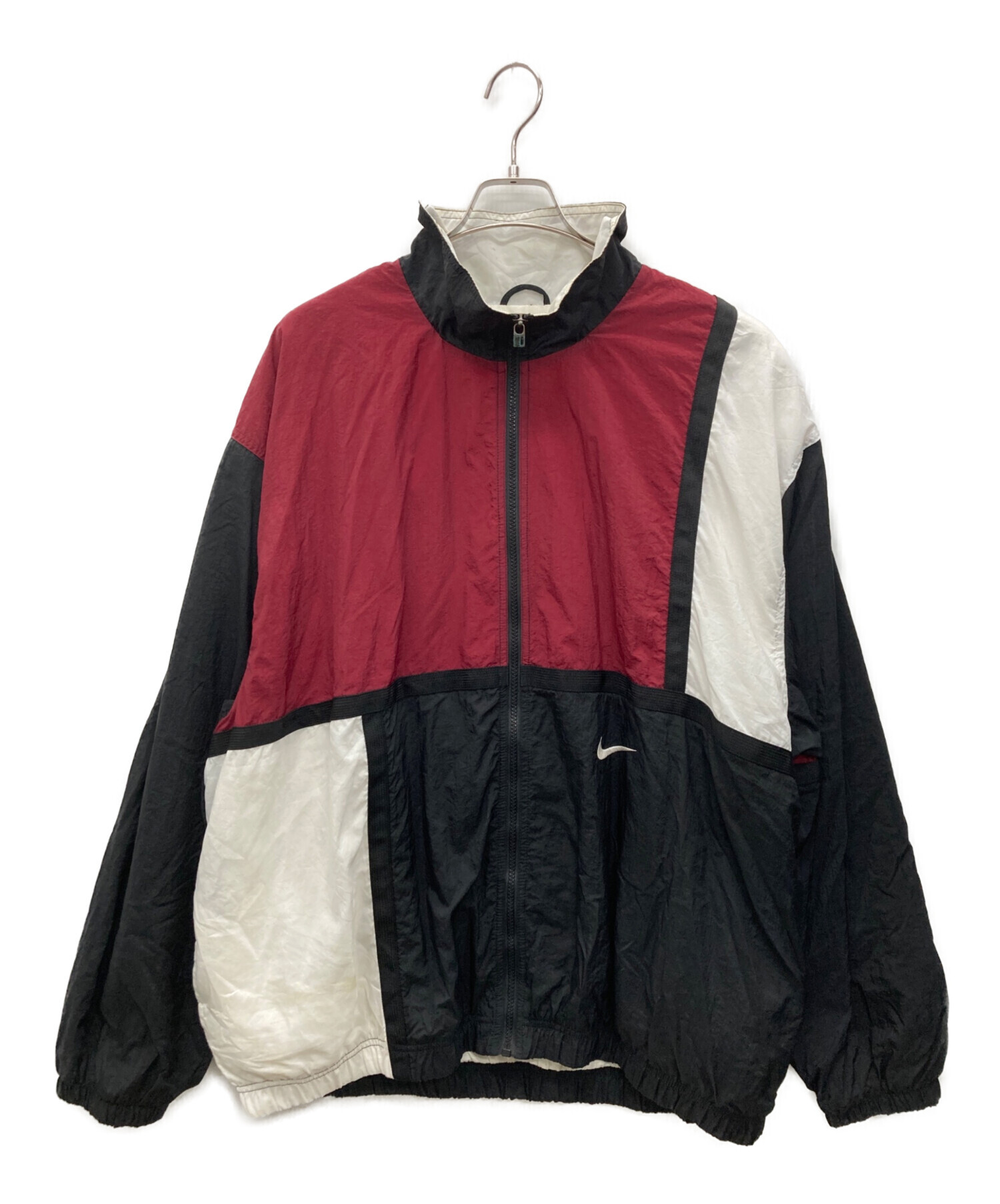 NIKE ナイロンジャケット レッド ブラック S 中古・古着通販】NIKE (ナイキ) ナイロンジャケット ブラック×レッド