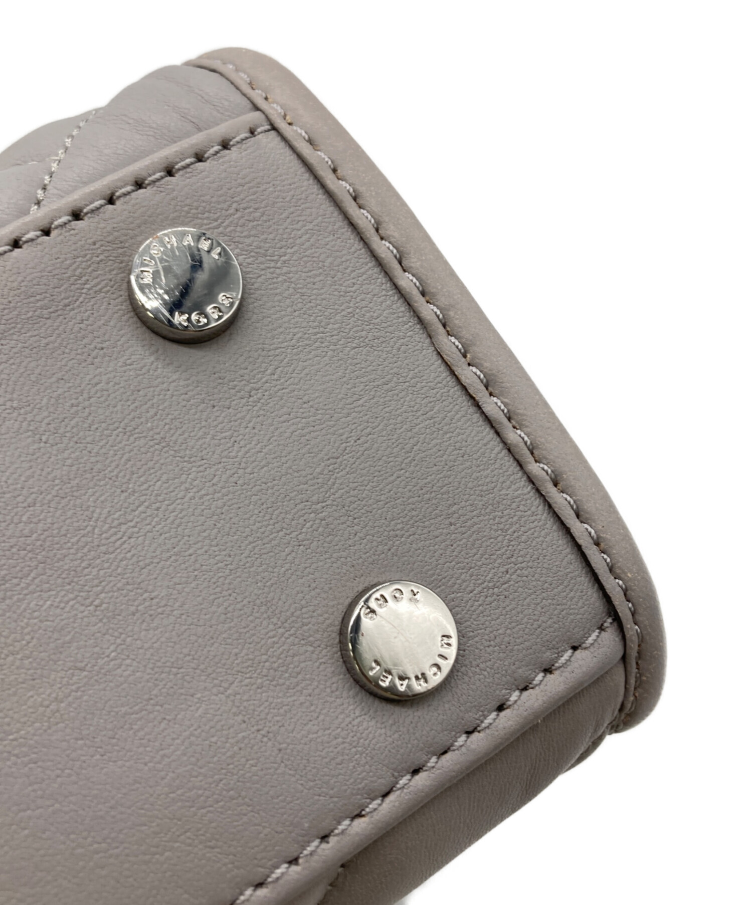 MICHAEL KORS 花装飾 グレー ハンドバッグ 中古・古着通販】MICHAEL KORS (マイケルコース) チェーンハンドバッグ