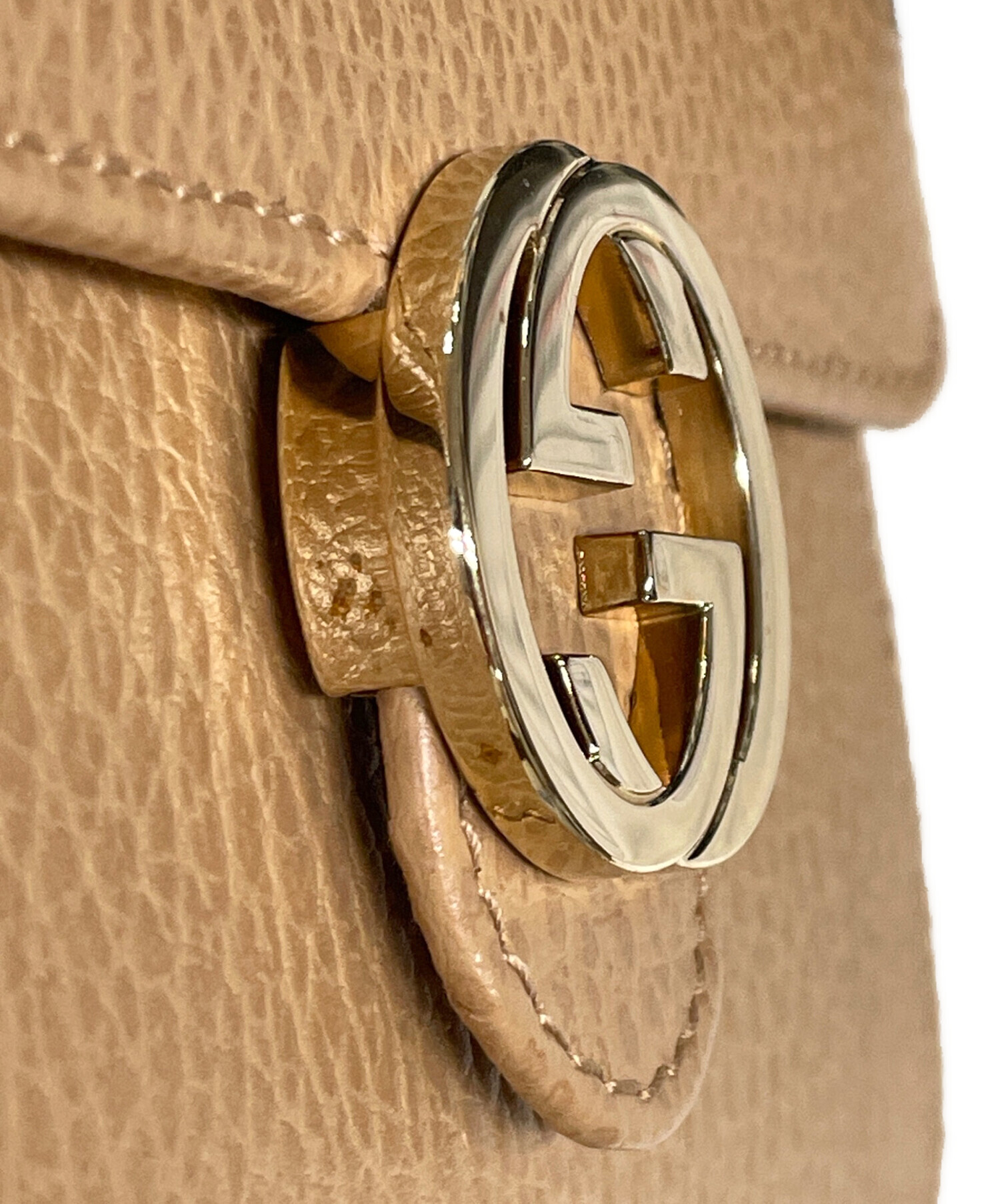 GUCCI インターロッキングG ダラーカーフ 二つ折り財布 ゴールド　ベージュ 中古・古着通販】GUCCI (グッチ) 2つ折り財布 インターロッキングG