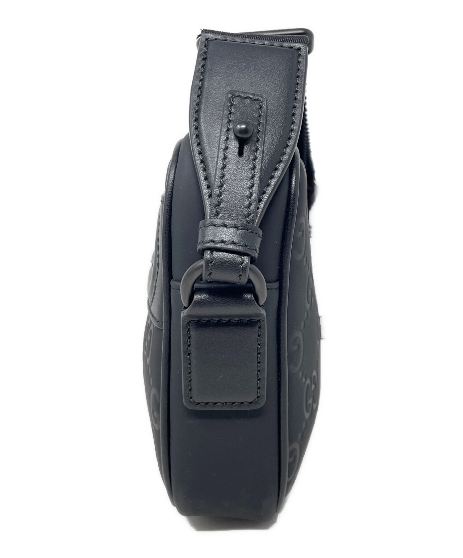 GUCCI ショルダーバッグ ブラック 中古・古着通販】GUCCI (グッチ) ショルダーバッグ GGラバーエフェクト