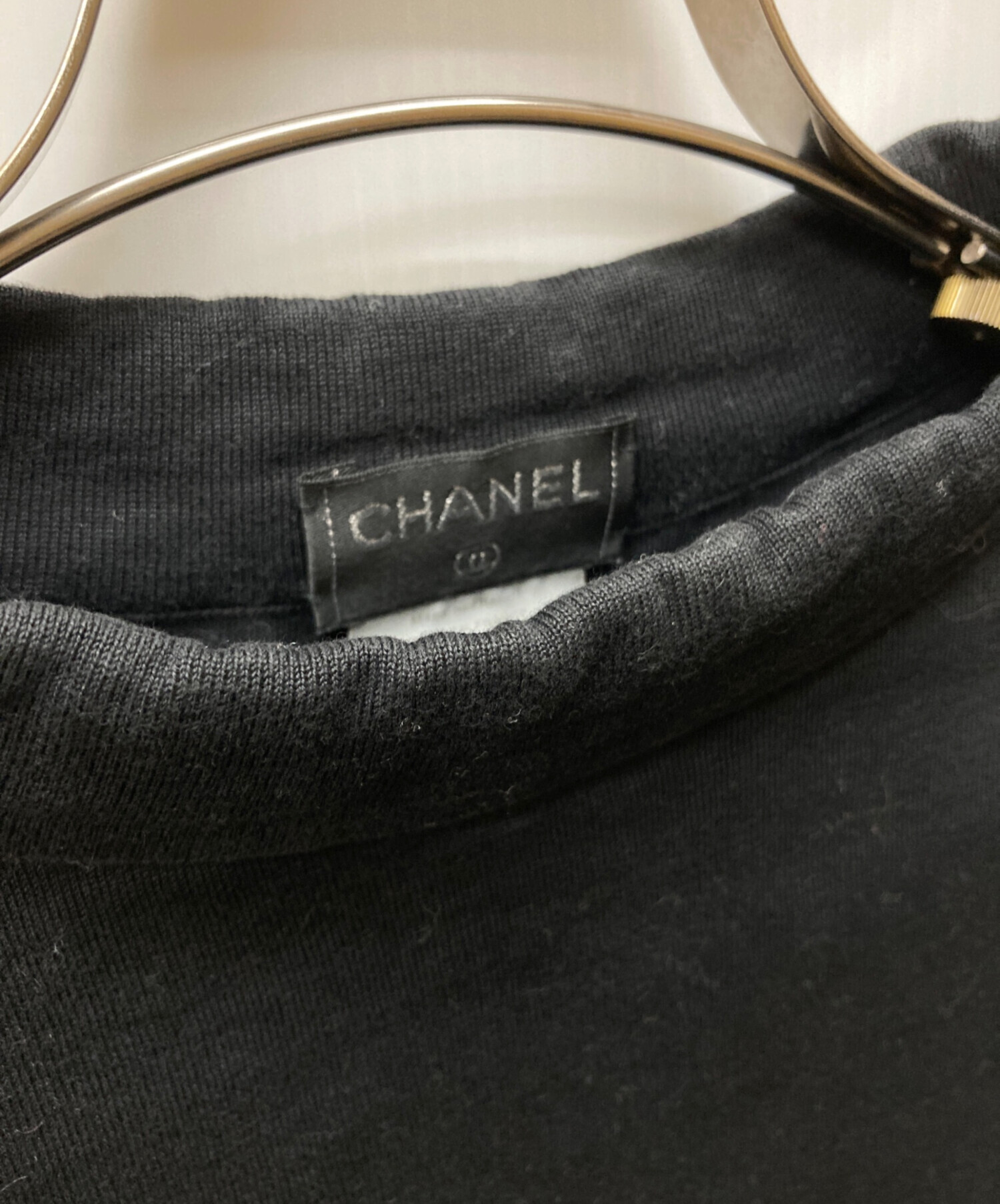 中古・古着通販】CHANEL (シャネル) ロゴプレートハイネックTシャツ 
