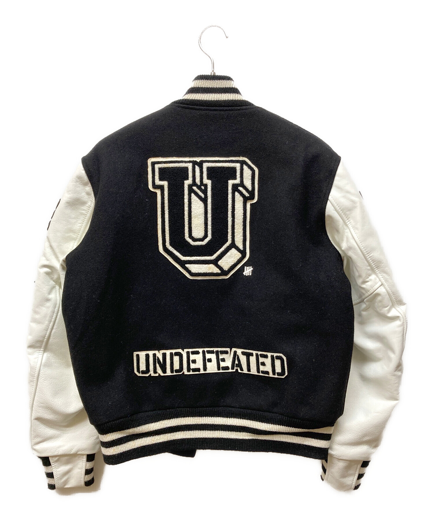 中古・古着通販】UNDEFEATED (アンディフィーテッド) スタジャン 