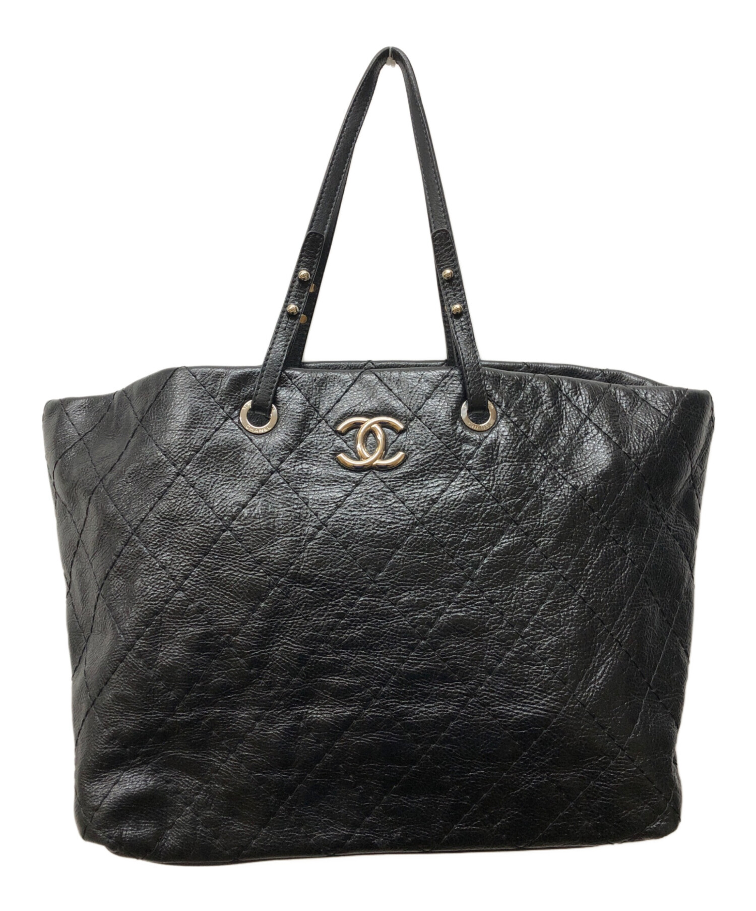CHANEL オンザロード マトラッセ トートバッグ 黒 中古・古着通販】CHANEL (シャネル) オンザロード トートバッグ