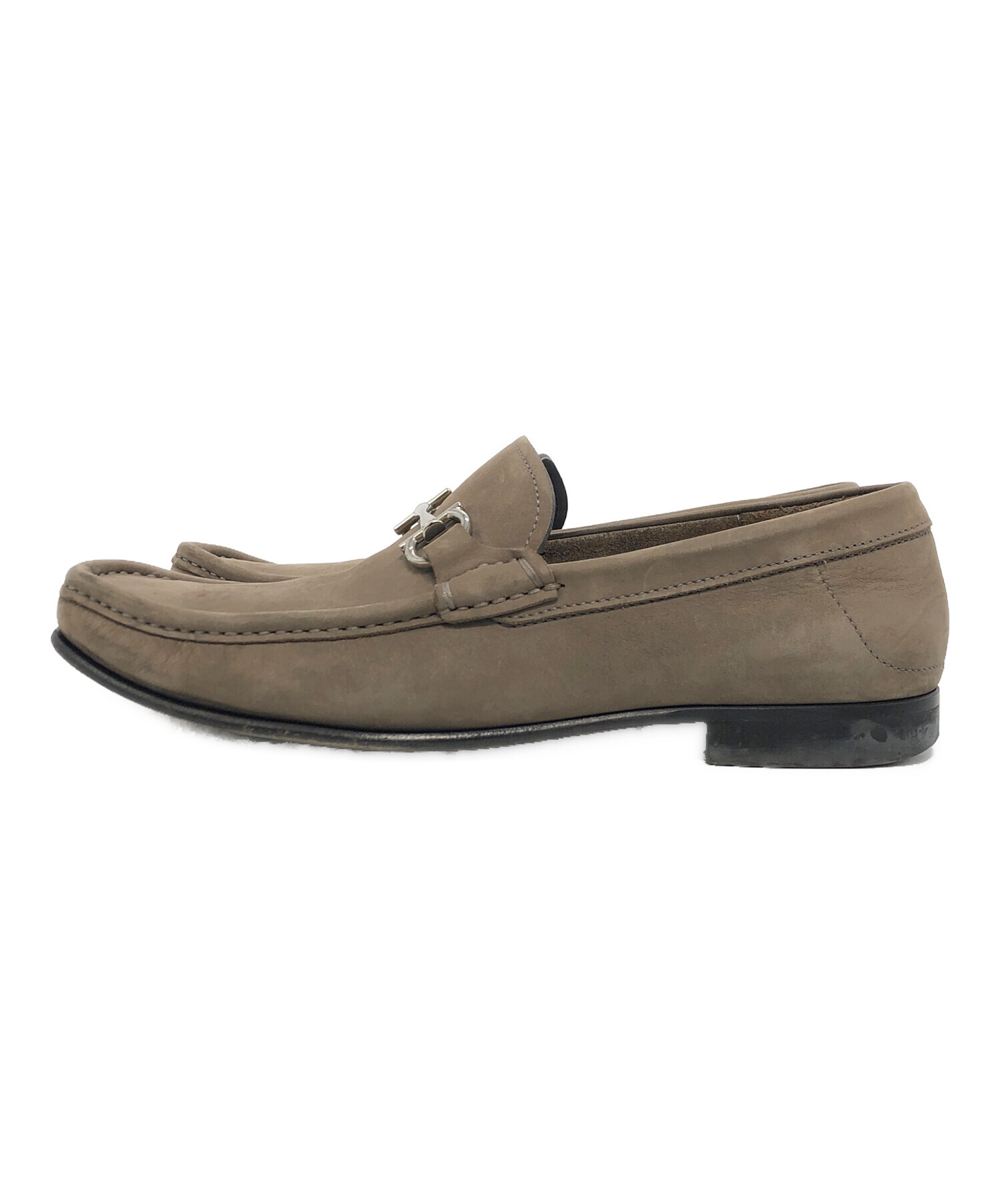 【新品未使用】Salvatore Ferragamo ベージュ ローファー 中古・古着通販】Salvatore Ferragamo (サルヴァトーレ フェラガモ
