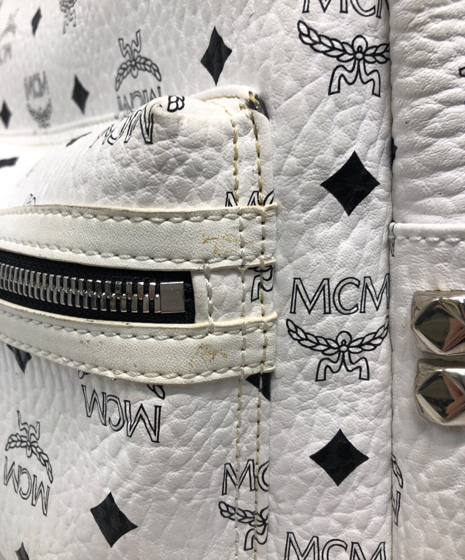 中古・古着通販】MCM (エムシーエム) スタッズリュック ホワイト