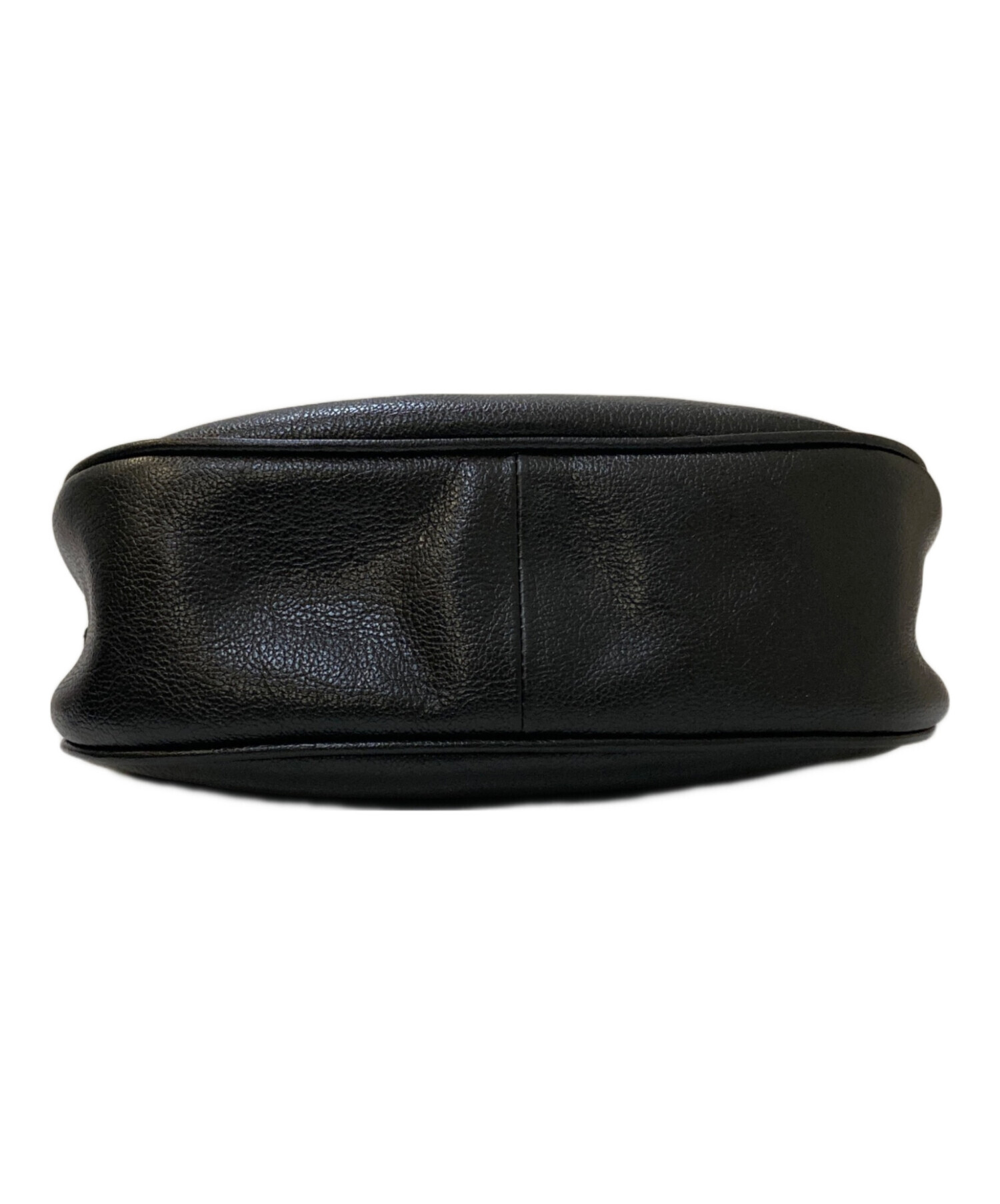 【未使用級✨近年モデル】イルビゾンテ　ショルダーバッグ　ハーフムーン　黒　新タグ 未使用級✨近年モデル】イルビゾンテ ショルダーバッグ ハーフ