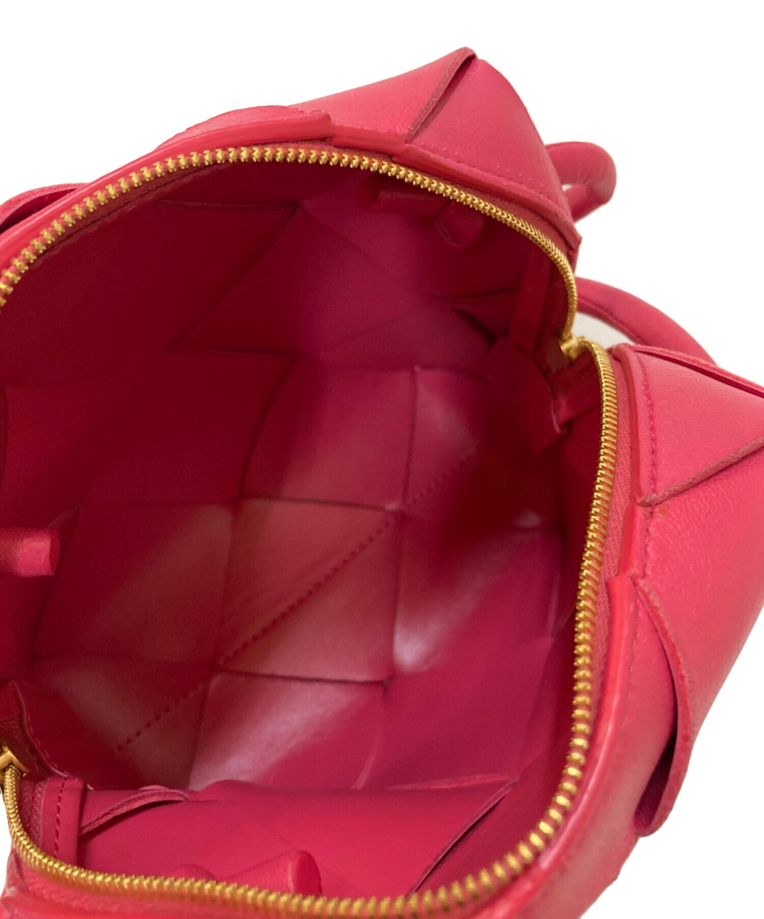 BOTTEGA VENETA ボッテガベネタ ショルダーバッグ  赤 【古着】【中古】【送料無料】 中古・古着通販】BOTTEGA VENETA (ボッテガベネタ) レザーショルダー