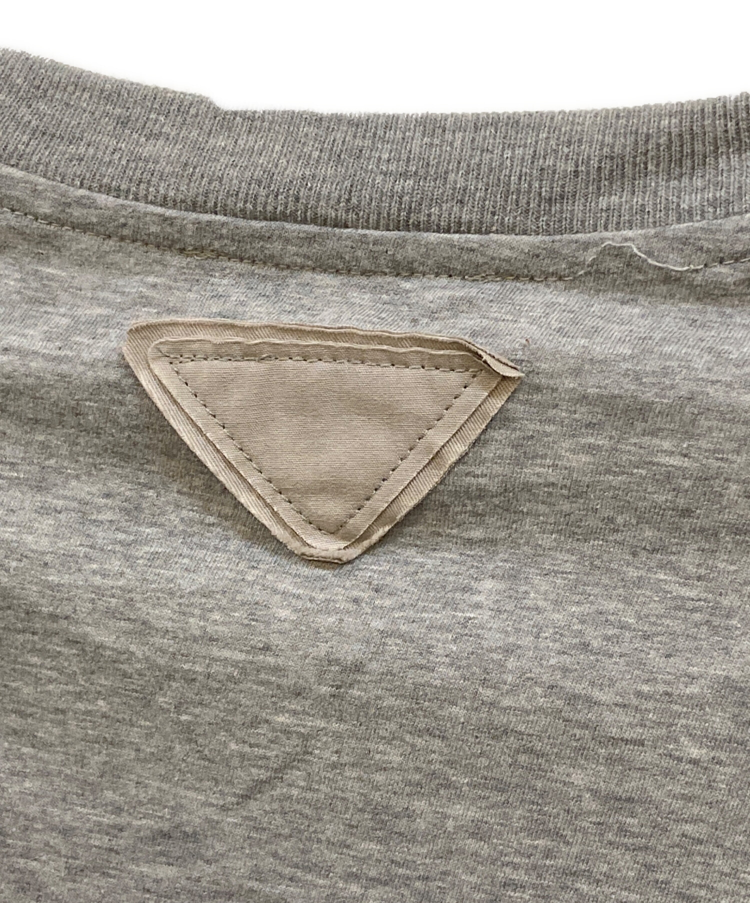 中古・古着通販】PRADA (プラダ) VネックTシャツ グレー サイズ:M