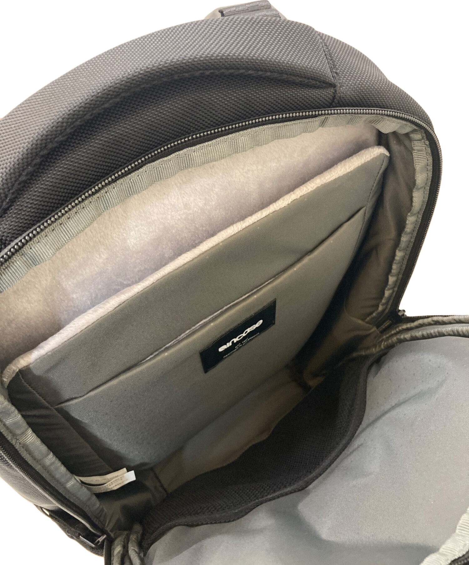 中古・古着通販】Incase (インケース) Tracks Backpack 25L ブラック 