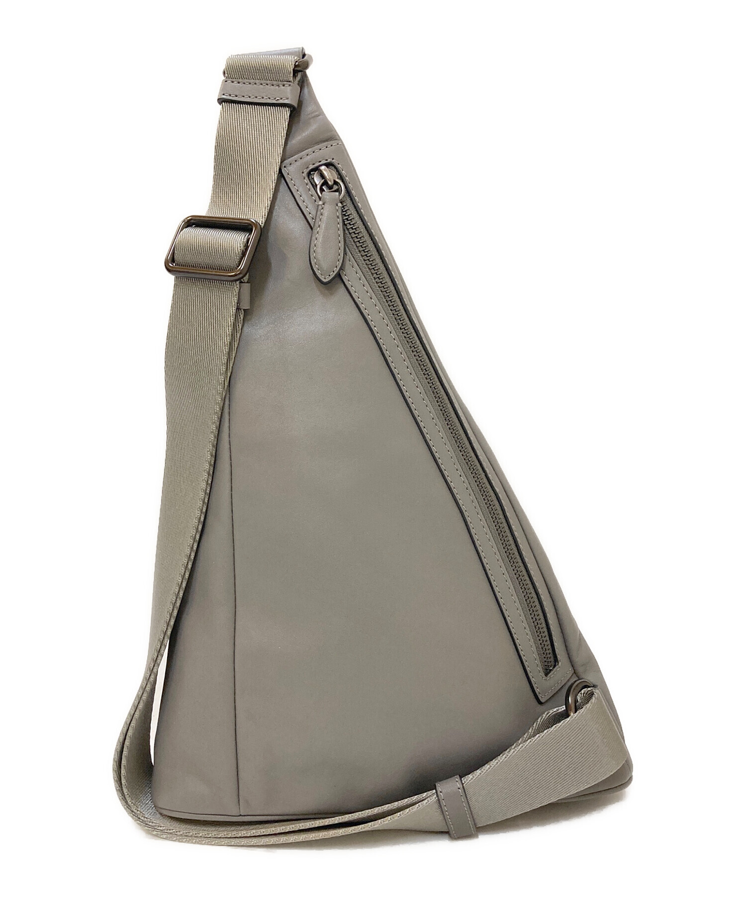カ*ン様 未使用品COACH ブルーグレーボディバッグ 中古・古着通販】COACH (コーチ) Triangle Sling Bag グレー｜ブランド