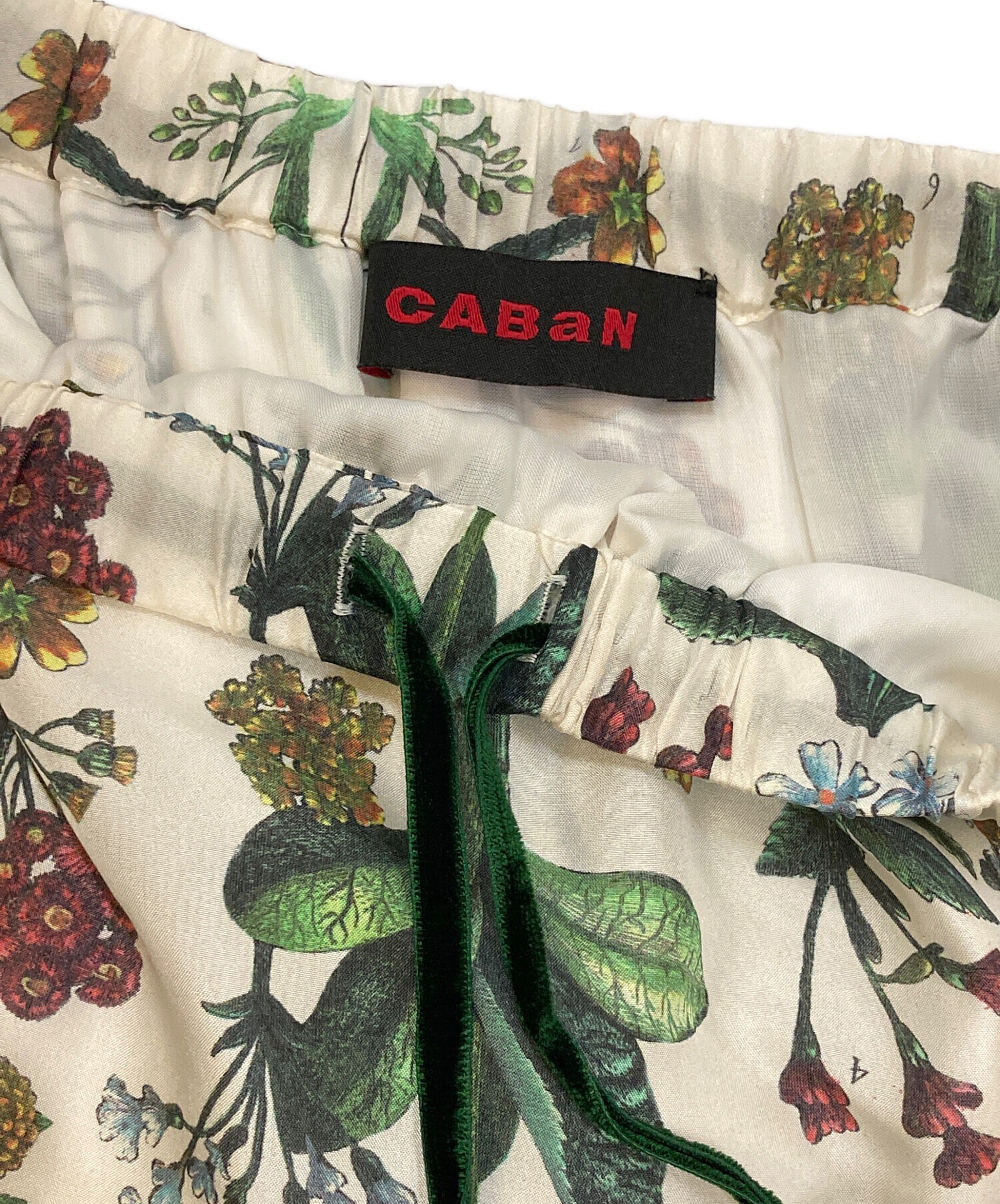 【未使用品級】キャバン❤️フラワープリントサイドスリットスカート シルク 白 中古・古着通販】CABaN (キャバン) シルク パレルモフラワープリント