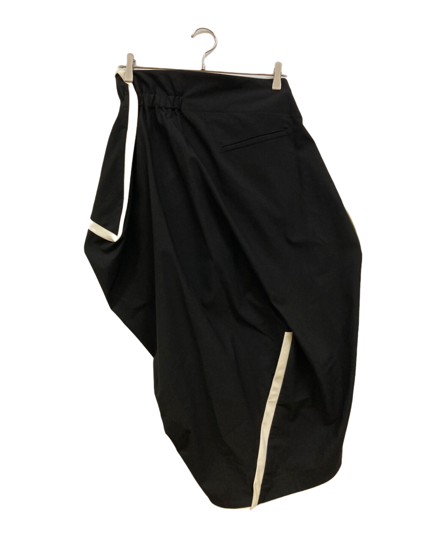 ISSEY MIYAKE　イッセイミヤケデザインナイロンスカート 中古・古着通販】ISSEY MIYAKE (イッセイミヤケ) 変形バイカラー