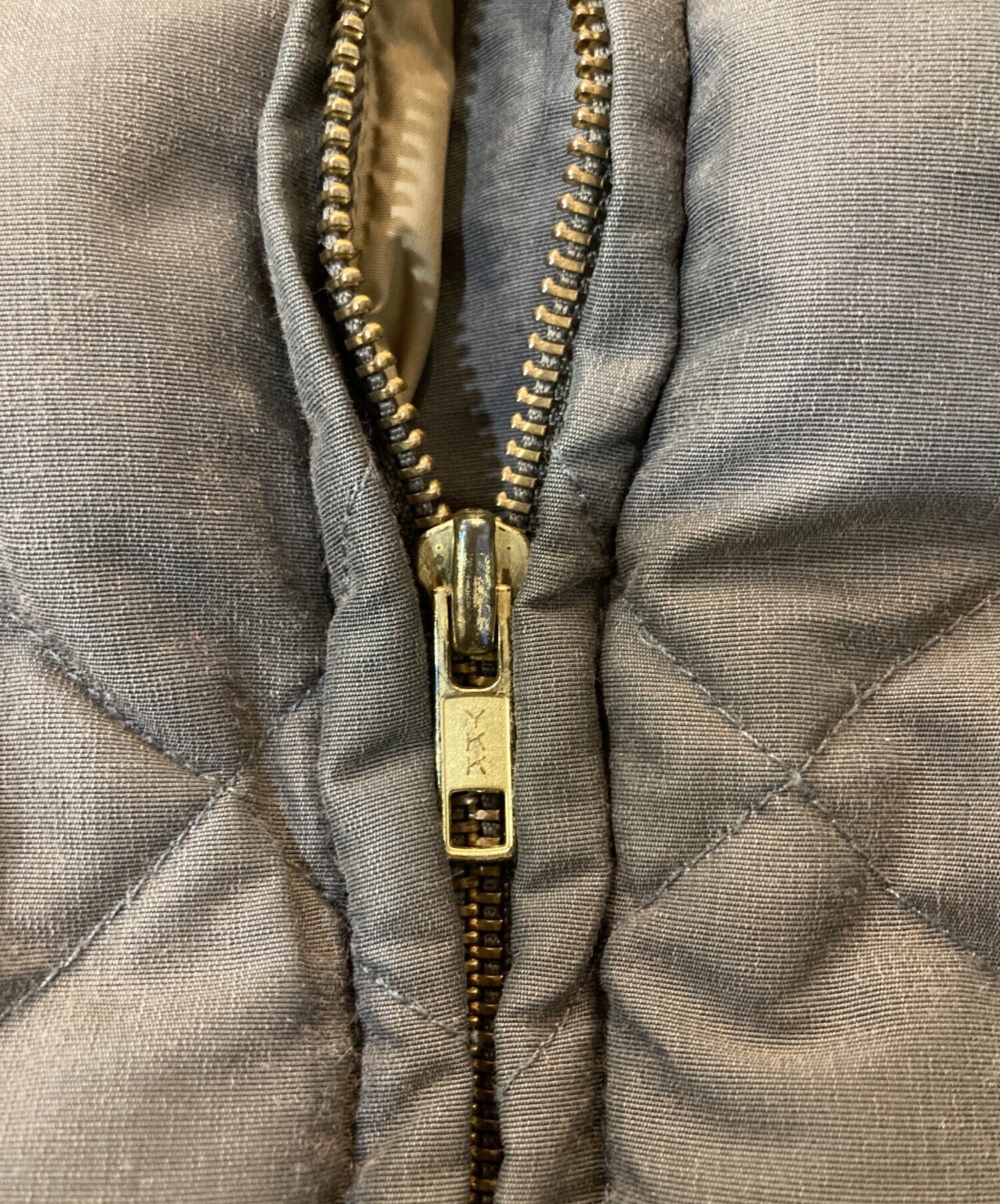 その他ブランド / GRIZZLY DOWN/ダウンジャケット/--/ナイロン/KHK 中古・古着通販】GRIZZZLY DOWN (グリズリーダウン) ダウンジャケット