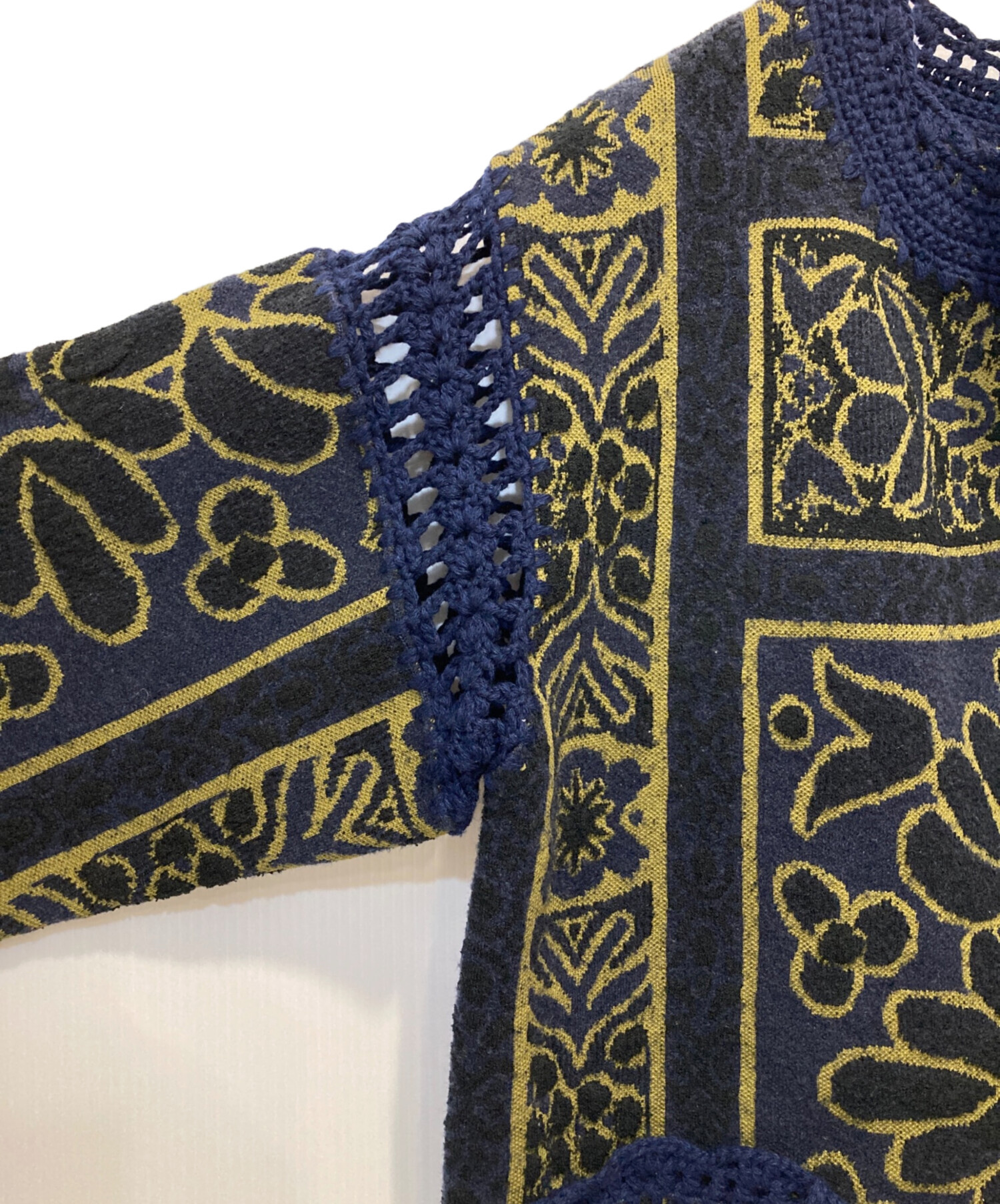 トップス AMERI RUG PATTERN KNIT JACKET Ameri（アメリ）の「RUG PATTERN KNIT JACKET（ノーカラージャケット