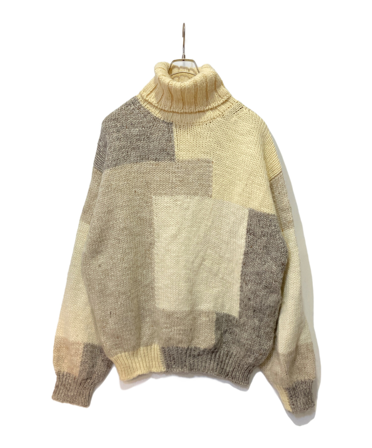 YOKE(ヨーク) グラデーションプリントニット　一度のみ着用　下げ札有り 中古・古着通販】YOKE (ヨーク) タートルネックニット アイボリー