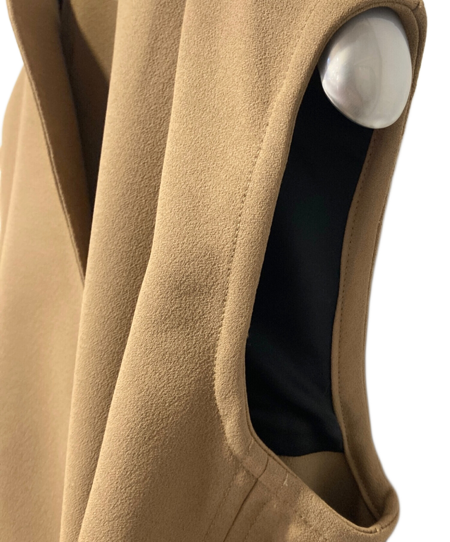 ELLIE エリー スリーブレスコート ベージュ 完売商品　美品　実物写メあり スリーブレスコート【BEIGE】 – ELLIE