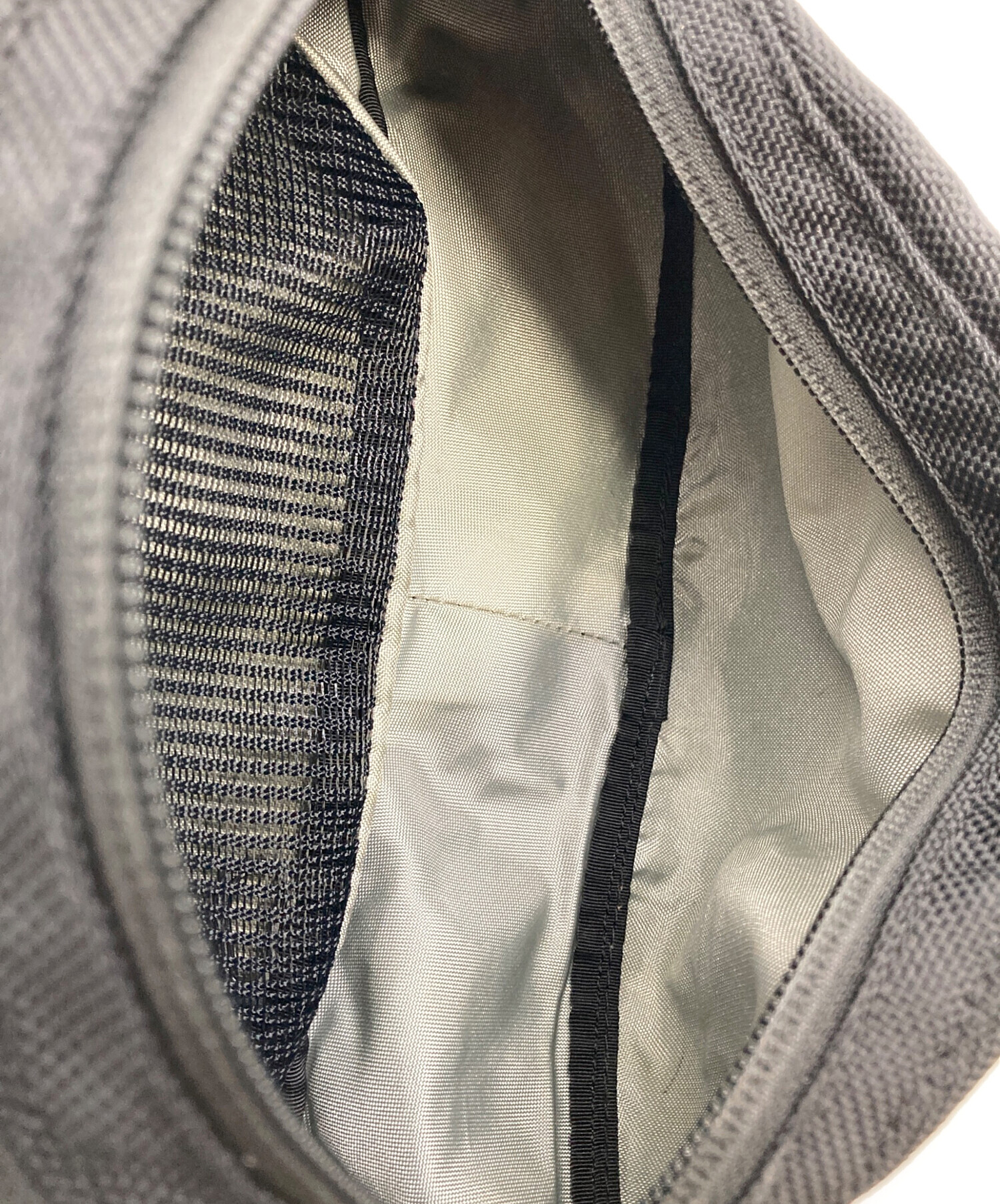 patagonia ボディバッグ グレー　廃盤　希少 patagonia（パタゴニア） Atom Sling 8L ショルダーバッグ クロス