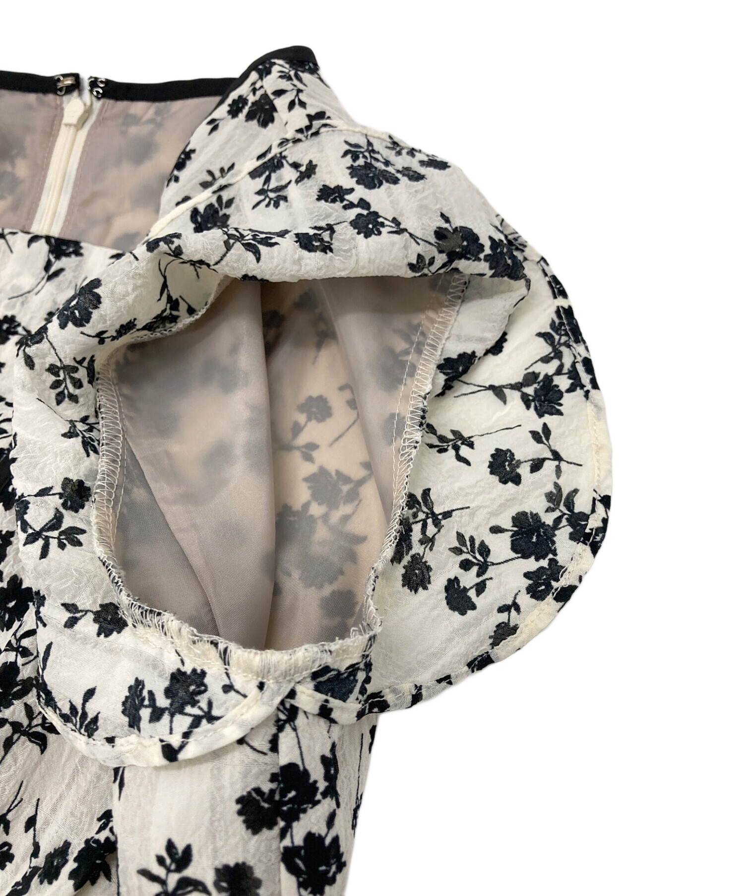 トゥエルブアジェンダ　モノトーン小花柄ロングワンピース モノトーン小花柄ロングワンピース - 12Twelve Agenda