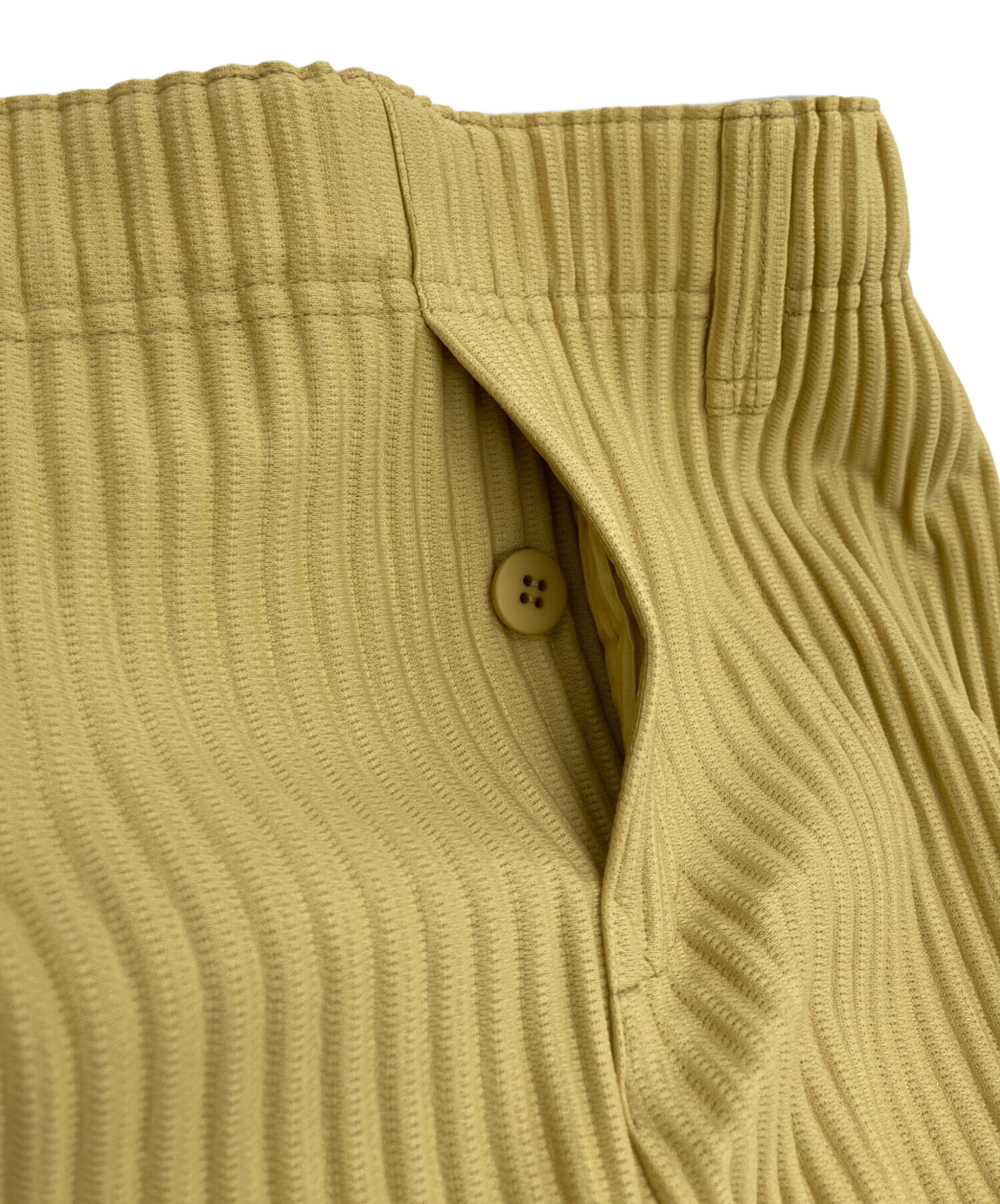 【値下げ】ISSEY MIYAKE オムプリッセ プリーツ パンツ イエロー 中古・古着通販】HOMME PLISSE ISSEY MIYAKE (オム プリッセ イッセイ