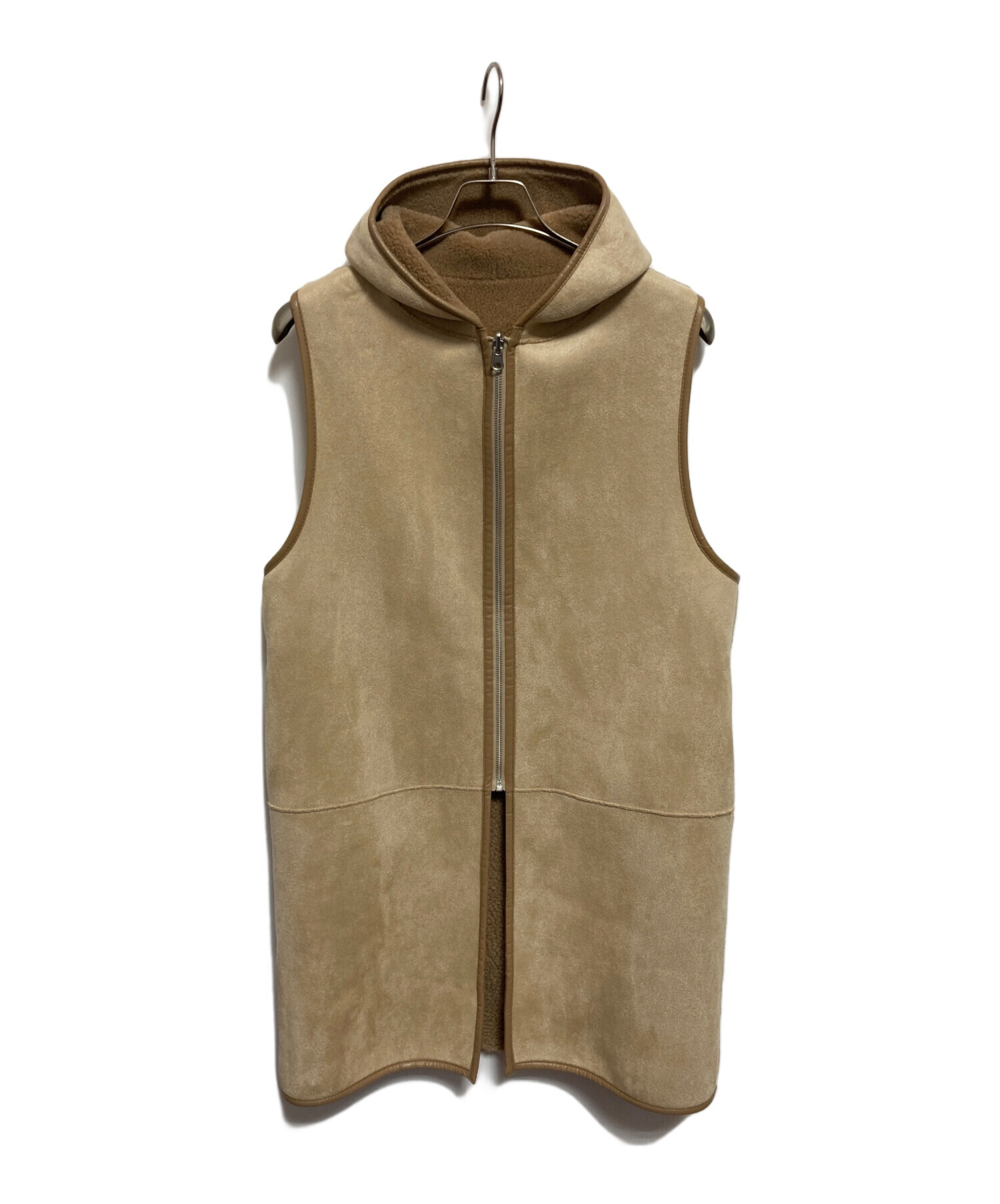 未使用・タグ付・汚れあり【THE PAUSE】ボアフードロングジレ Whim Gazette(ウィム ガゼット)の【THE PAUSE】ボアフードロングジレ