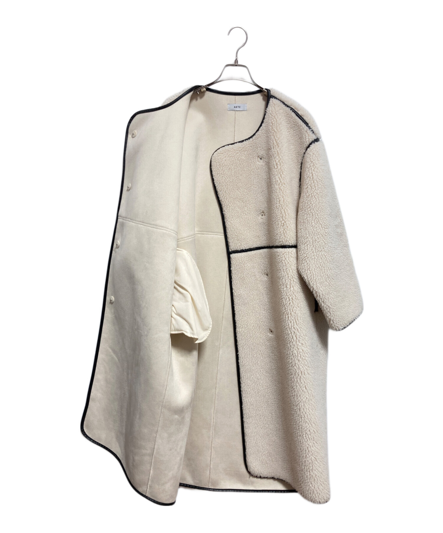 中古・古着通販】AKTE (アクテ) トリミングロングボアコート ホワイト