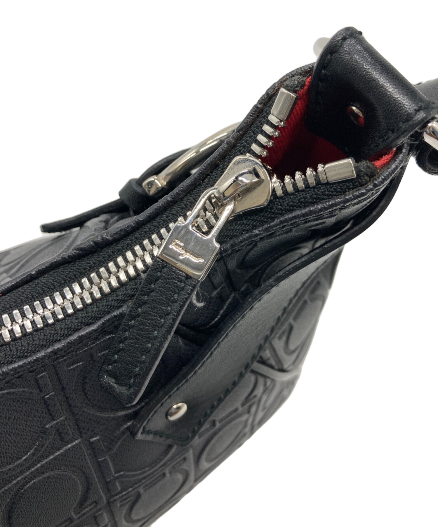 【中古】Salvatore Ferragamo サルヴァトーレフェラガモ バッグ ガンチーニ カメラ クロスボディバッグ ブラック＿s20＿s-0292-r20 Salvatore Ferragamo - 【中古】Salvatore Ferragamo サルヴァトーレ