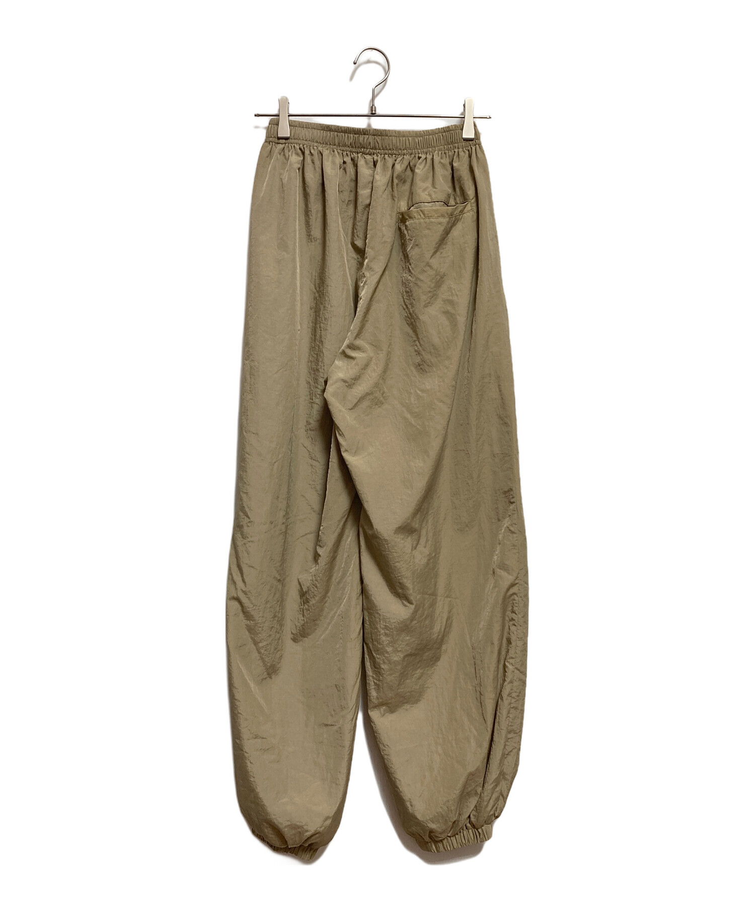 中古・古着通販】anuke (アンヌーク) Nylon Volume Pants ベージュ