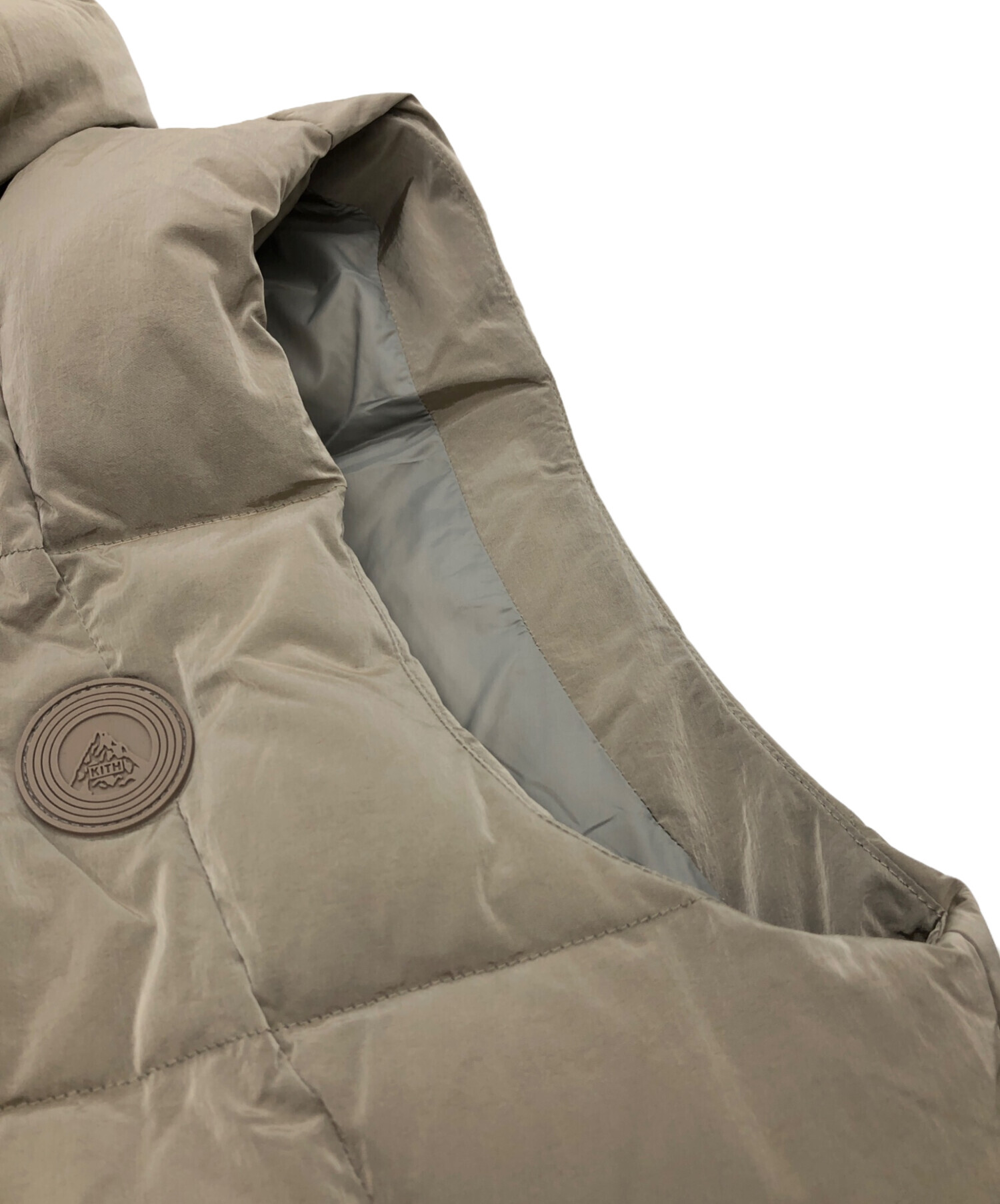中古・古着通販】KITH (キス) Wrinkle Nylon Midi Vest ベージュ
