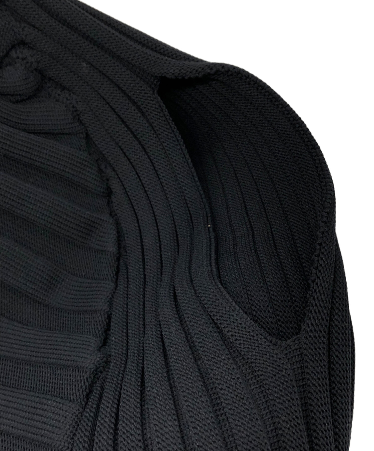 ISSEY MIYAKE イッセイミヤケ ニット・セーター M 黒 【古着】【中古】【送料無料】 中古・古着通販】ISSEY MIYAKE (イッセイミヤケ) 変形デザインニット