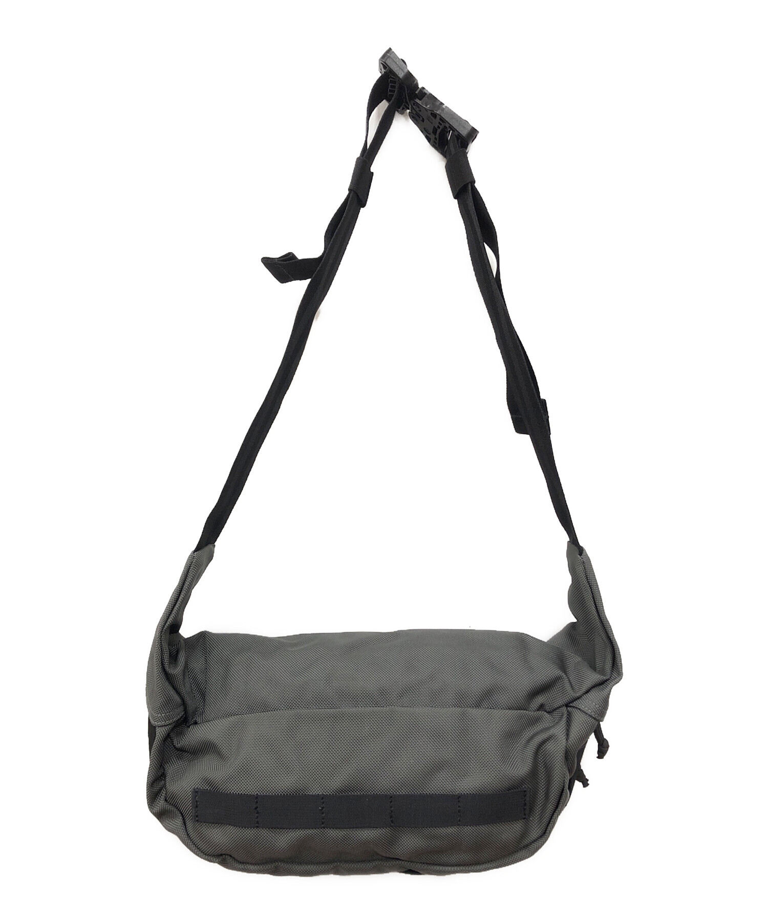 貴重！美品！BRIEFING MASTER POD ボディバッグ グレー 中古・古着通販】BRIEFING (ブリーフィング) master pod グレー サイズ