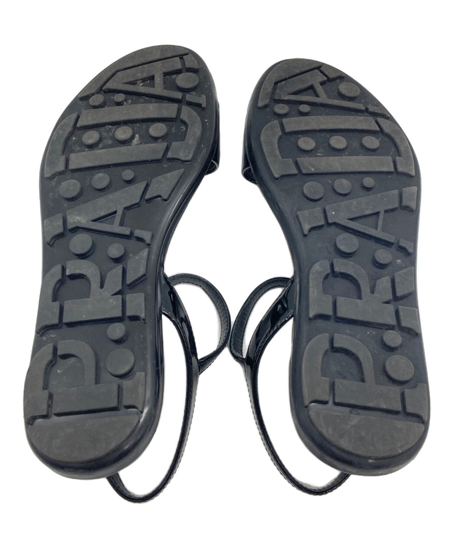 中古・古着通販】PRADA (プラダ) エナメルストラップサンダル ブラック