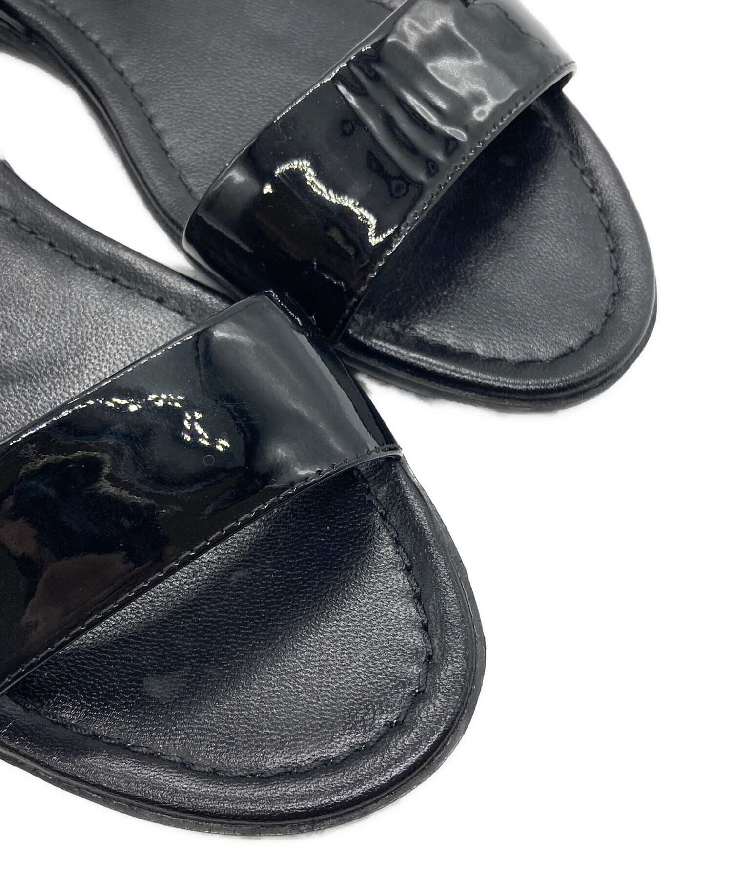 中古・古着通販】PRADA (プラダ) エナメルストラップサンダル ブラック