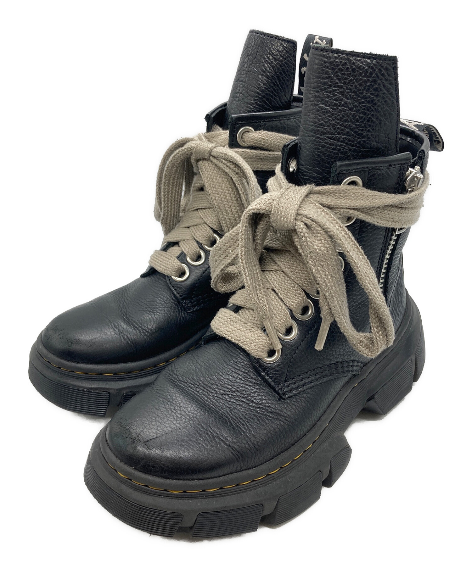 【取引終了】ドクターマーチン(DR. MARTENS) 新年を祝う、2026年ドクターマーチン最初のコレクションをタイムレスな