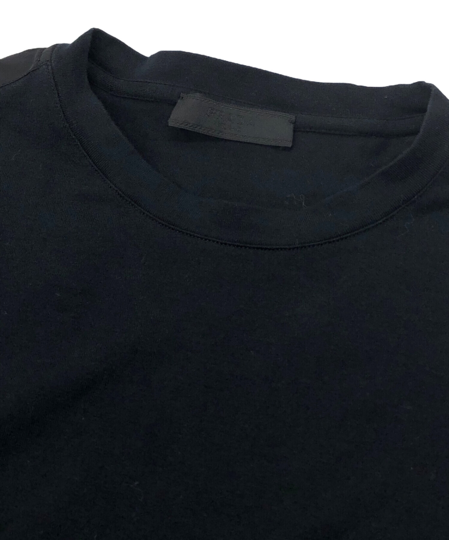 PRADA / プラダ | SJN251 / 異素材 切替 ロゴ ポケット Tシャツ | L | ブラック | レディース PRADA (プラダ) トライアングル刺繍 クルーネック 半袖 Tシャツ