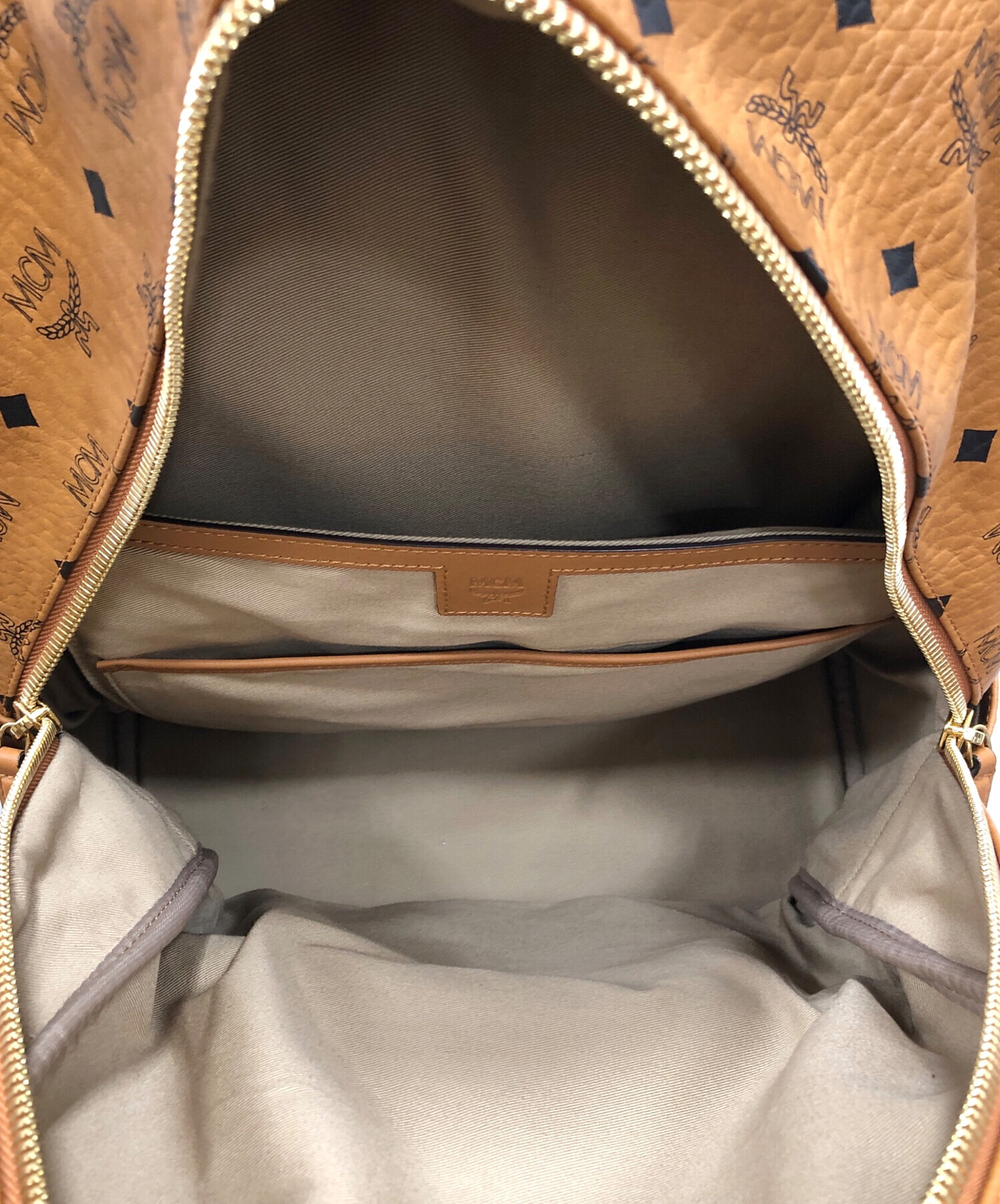 中古・古着通販】MCM (エムシーエム) ヴィセトス STARK レザースタッズ