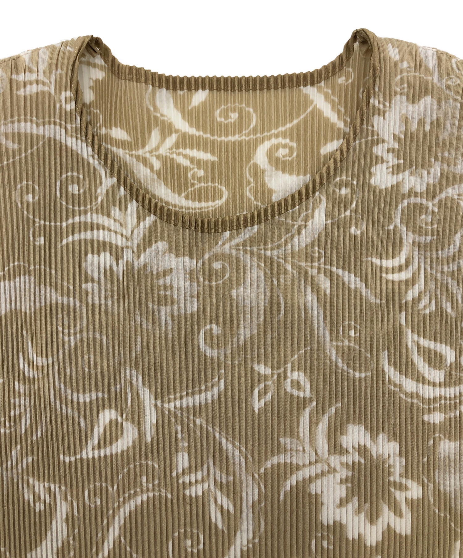 綺麗 イッセイミヤケ FETE プリーツ加工 ノースリーブトップス サイズ02 中古・古着通販】ISSEY MIYAKE FETE (イッセイミヤケフェット
