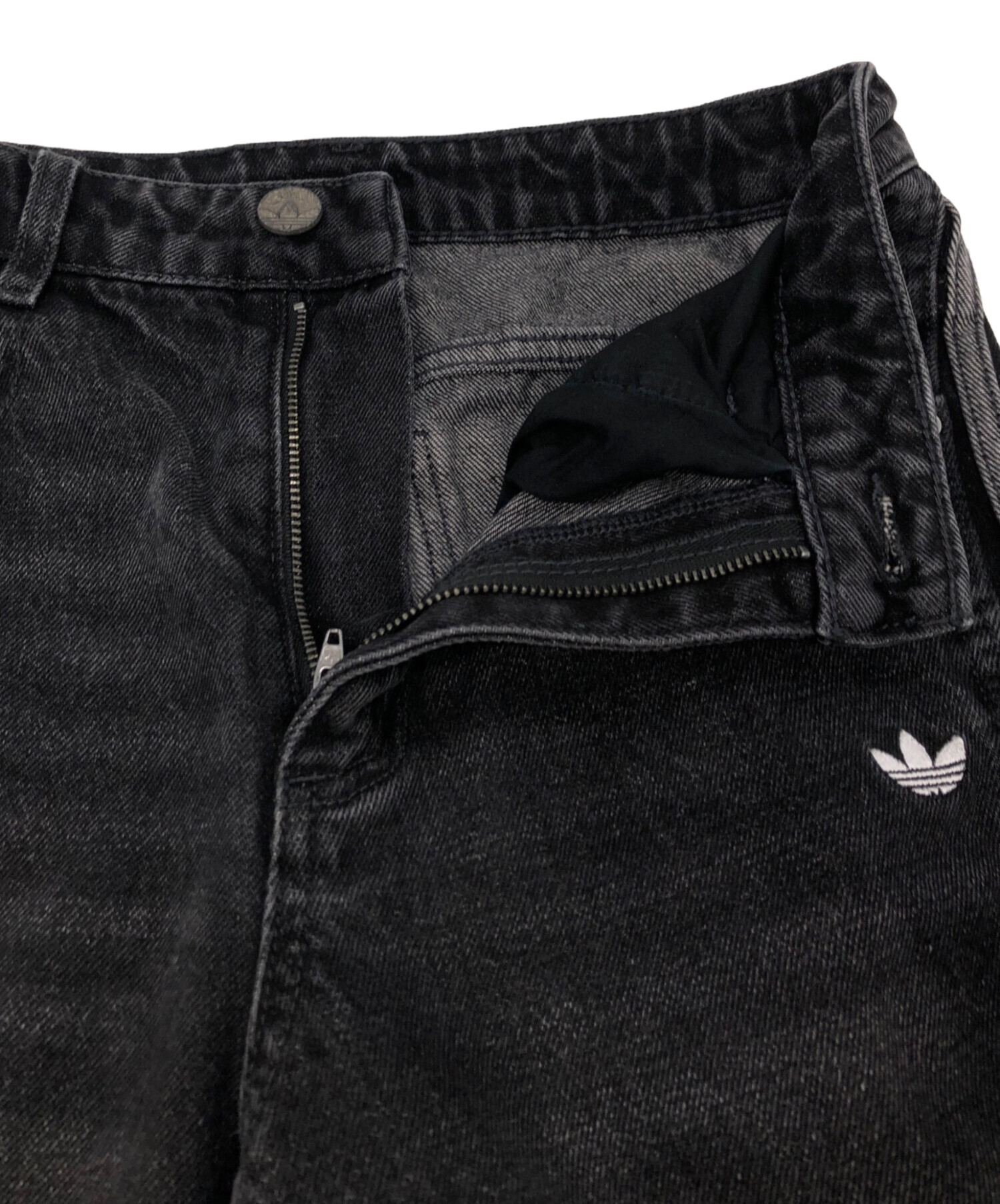 最安値【アディダス】 ルーズ デニムパンツ　ブラック 28 新品未使用 中古・古着通販】adidas (アディダス) ブラック ルーズ デニムパンツ