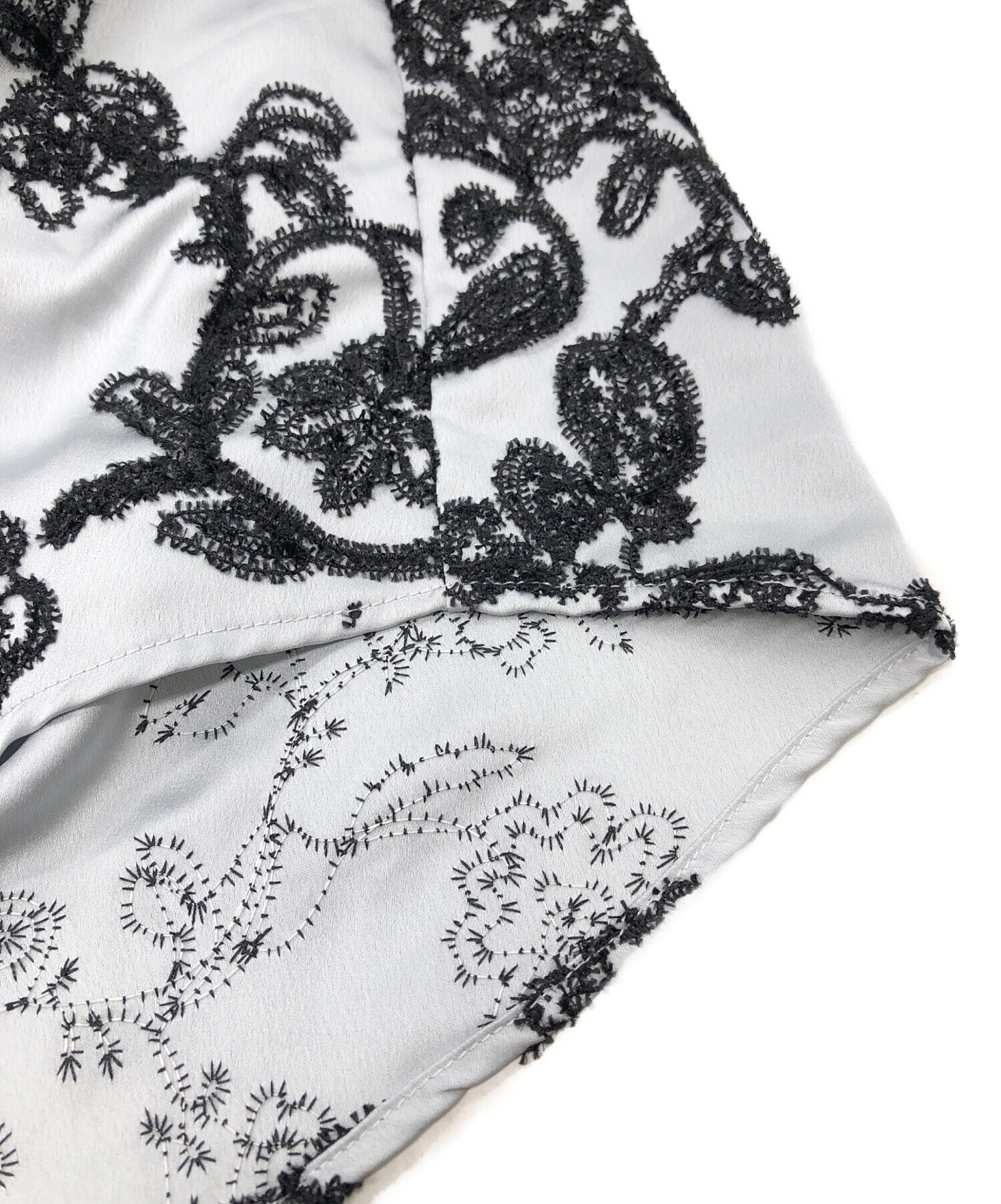 中古・古着通販】Ameri (アメリ) MOLE YARN EMBROIDERY SATIN SHIRT 