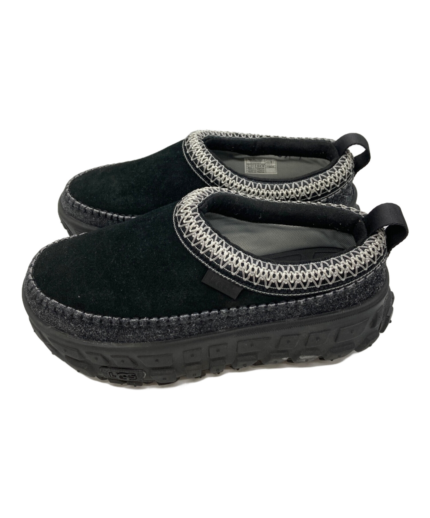 UGG 2足セット販売ページ 夏のアウトドアシーンにも活躍！グリップ力抜群の厚底ソールが目を惹く