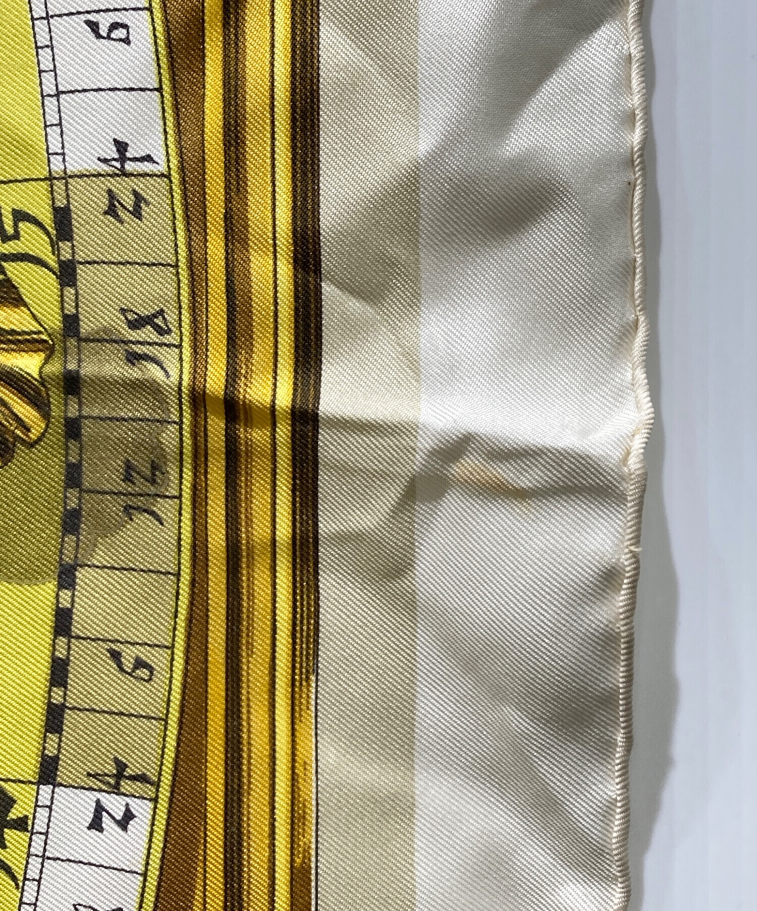 J331 新品未使用 エルメス シルク100% スカーフ ベージュ レディース J331 新品未使用 エルメス シルク100% スカーフ ベージュ レディース