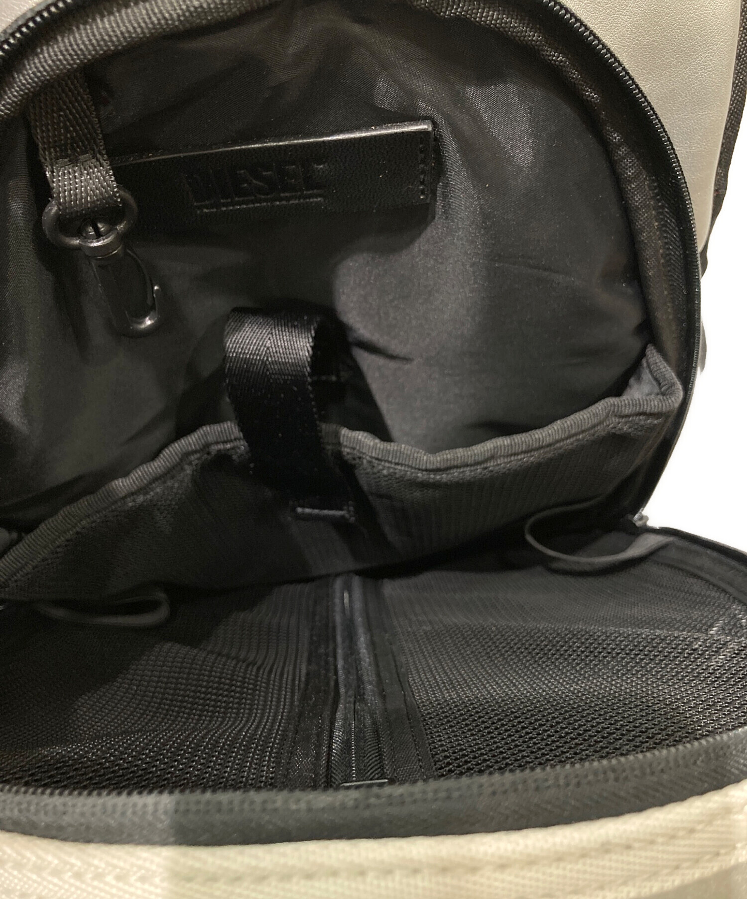 中古・古着通販】DIESEL (ディーゼル) 1dr-Pod Backpack シルバー