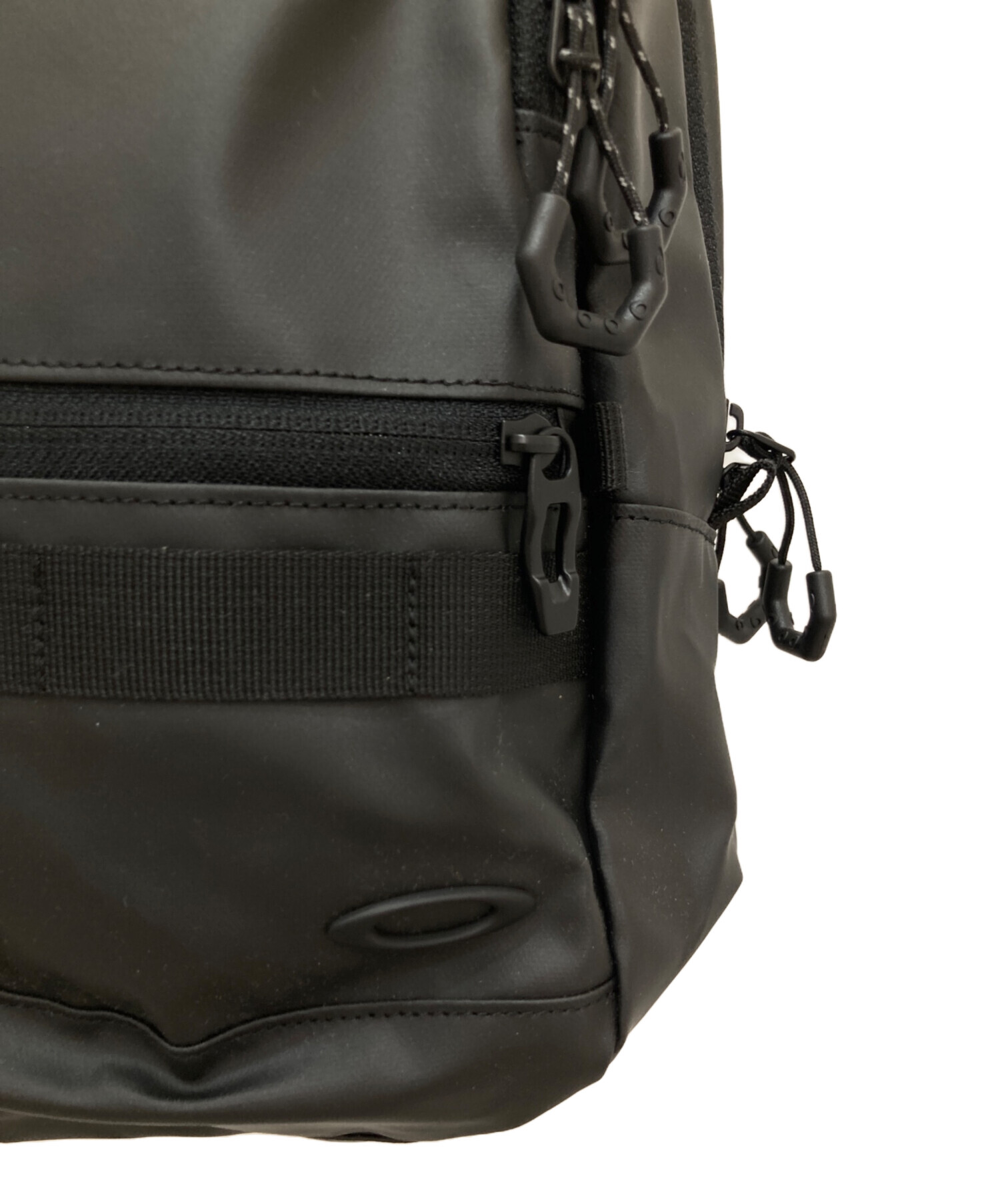 Oakley ブラック ショルダーバッグ 中古・古着通販】OAKLEY (オークリー) ショルダーバッグ ブラック