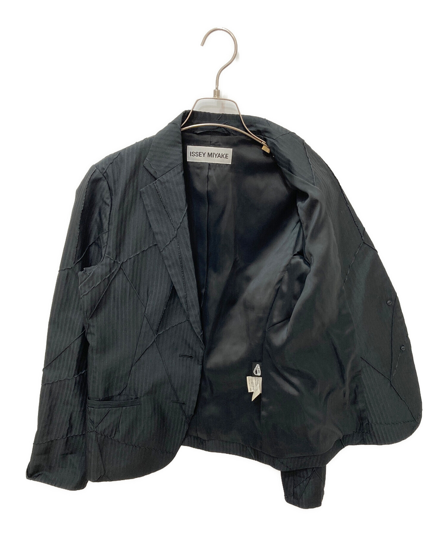 イッセイミヤケブラックジャケット ボタン付き 中古・古着通販】ISSEY MIYAKE (イッセイミヤケ) パイピングテーラード