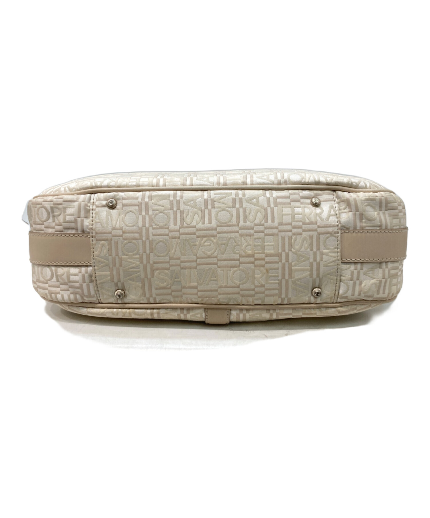 Salvatore Ferragamo ショルダーバッグ ベージュ Salvatore Ferragamo サルヴァトーレ・フェラガモ ショルダー