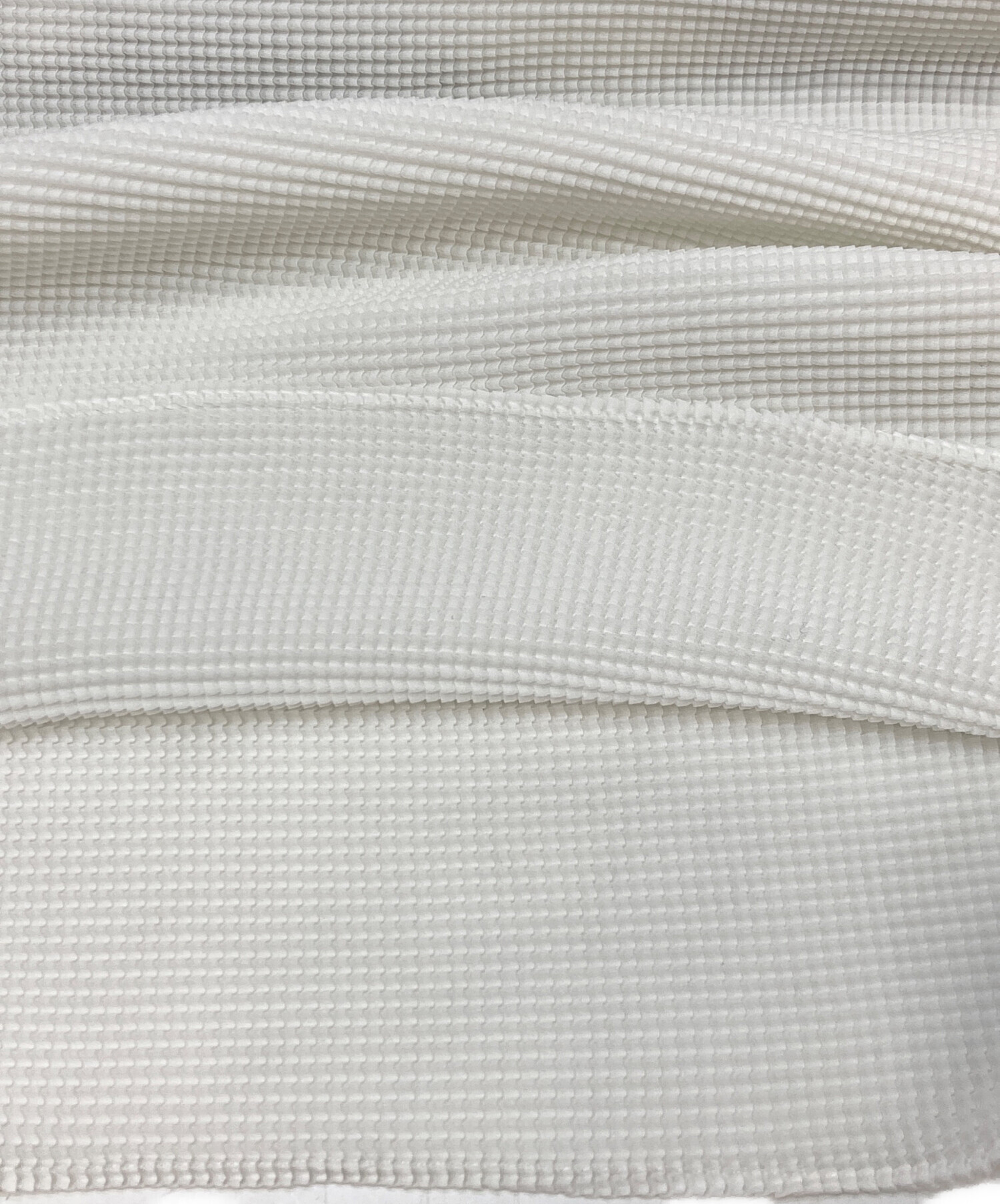 me ISSEY MIYAKE / ミーイッセイミヤケ | プリーツ 総柄 ハイネック トップス | ベージュ/ホワイト | レディース ISSEY MIYAKE - ISSEY MIYAKE イッセイミヤケ プリーツ ハイネック