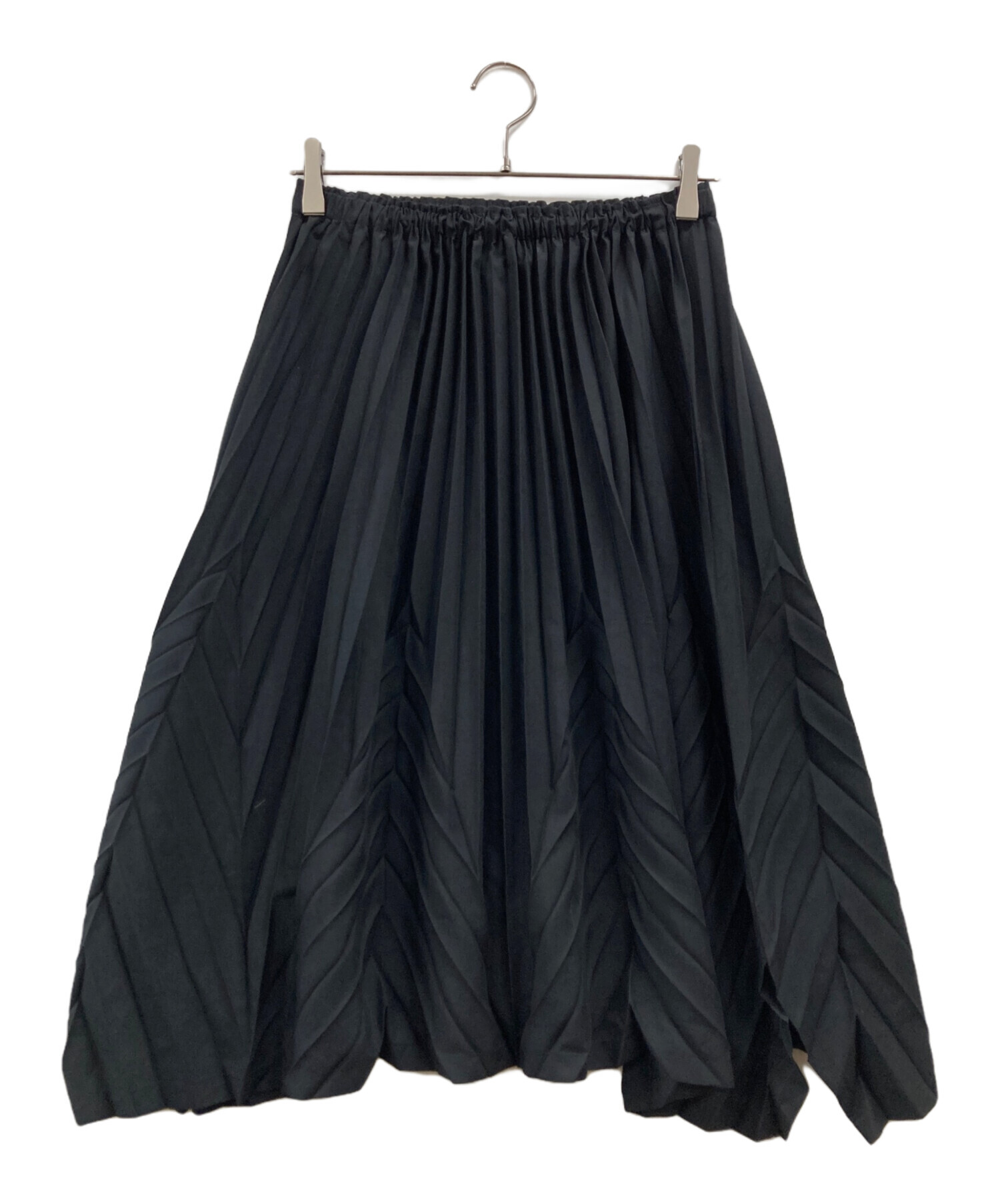 イッセイミヤケ 変形プリーツスカート ロングスカート ブラック 中古・古着通販】ISSEY MIYAKE (イッセイミヤケ) プリーツスカート